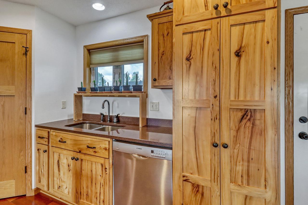 2010 single family home for sale at 451 263rd Street S in Hawley, MN — 4 bed, 3 bath (photo 4 of 44)