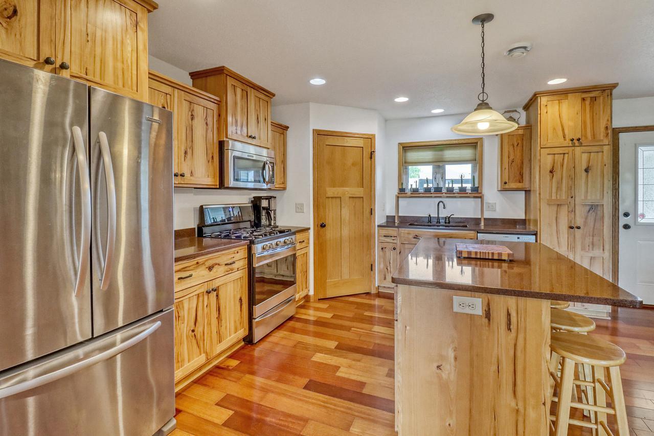 2010 single family home for sale at 451 263rd Street S in Hawley, MN — 4 bed, 3 bath (photo 5 of 44)