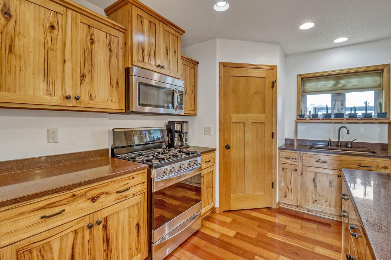 2010 single family home for sale at 451 263rd Street S in Hawley, MN — 4 bed, 3 bath (photo 9 of 44)