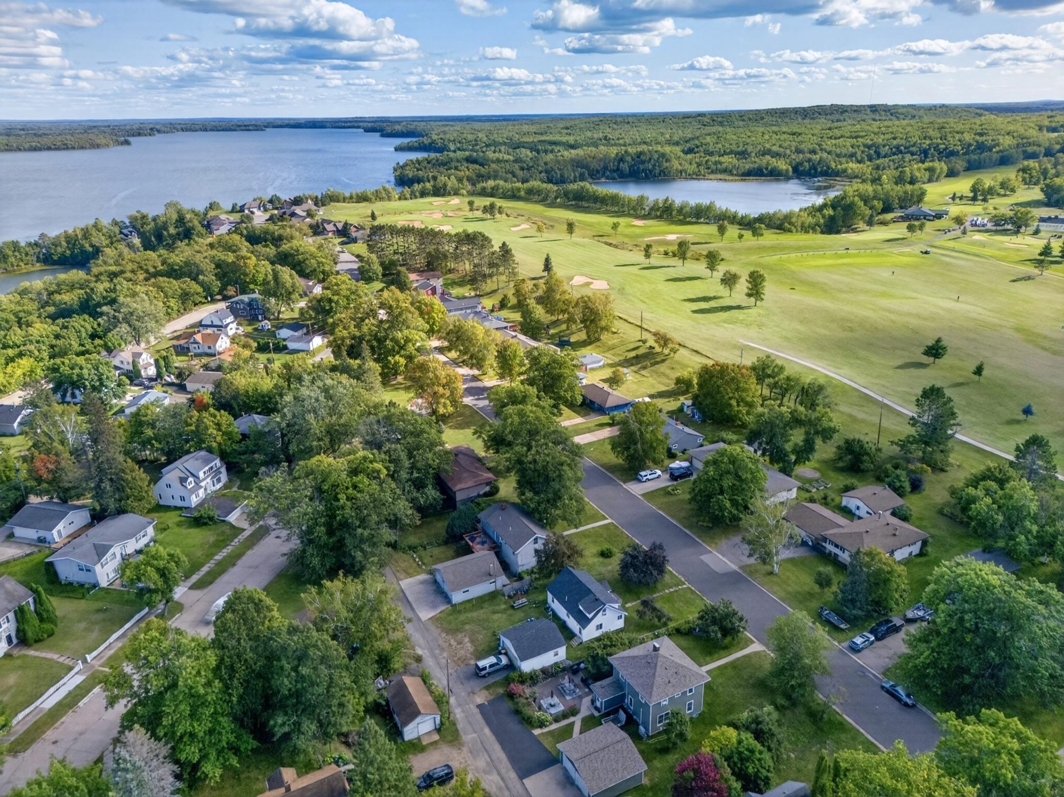 1955 single family home for sale at 316 Congdon Street in Coleraine, MN — 4 bed, 3 bath (photo 4 of 59)
