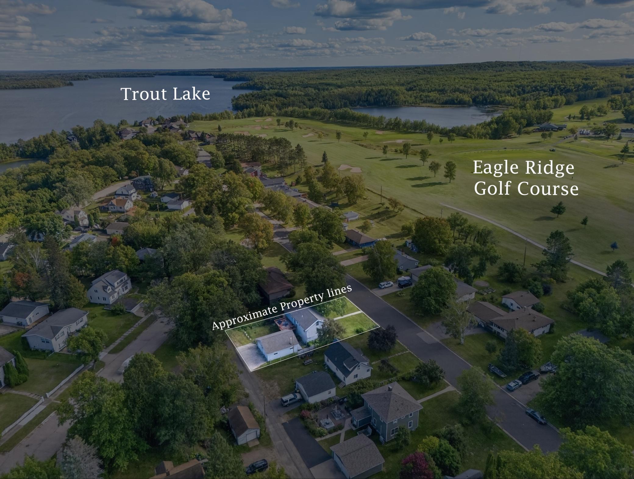 1955 single family home for sale at 316 Congdon Street in Coleraine, MN — 4 bed, 3 bath (photo 5 of 59)
