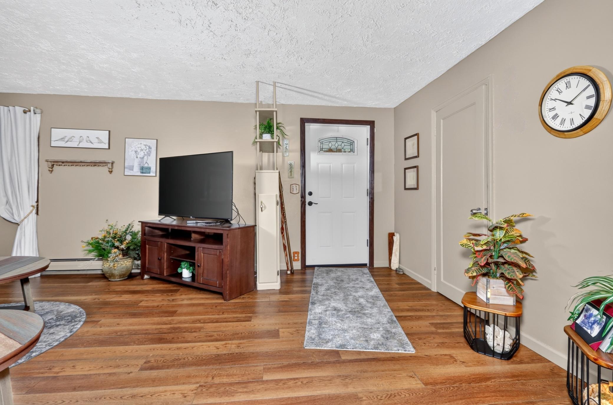 1955 single family home for sale at 316 Congdon Street in Coleraine, MN — 4 bed, 3 bath (photo 6 of 59)