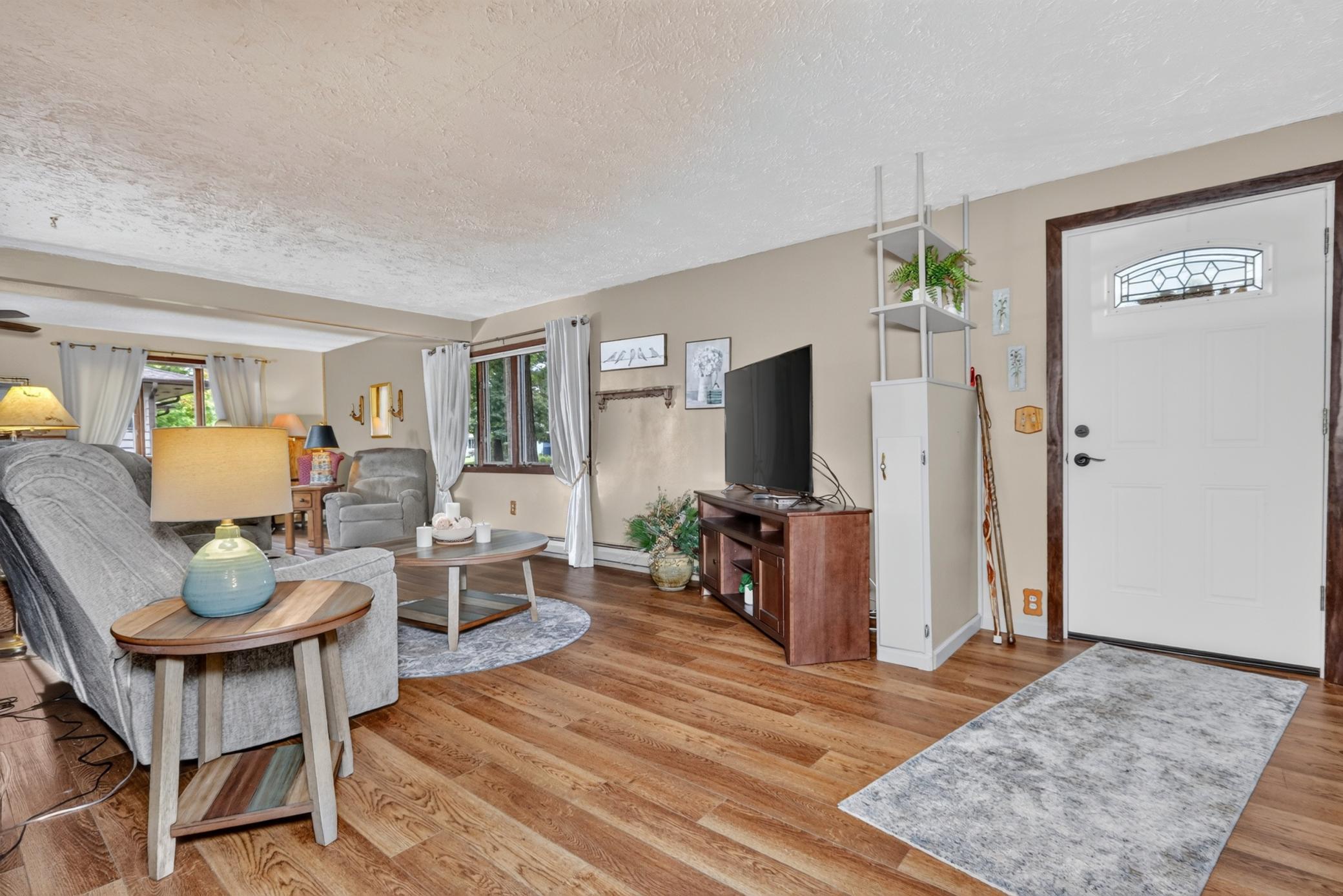 1955 single family home for sale at 316 Congdon Street in Coleraine, MN — 4 bed, 3 bath (photo 7 of 59)