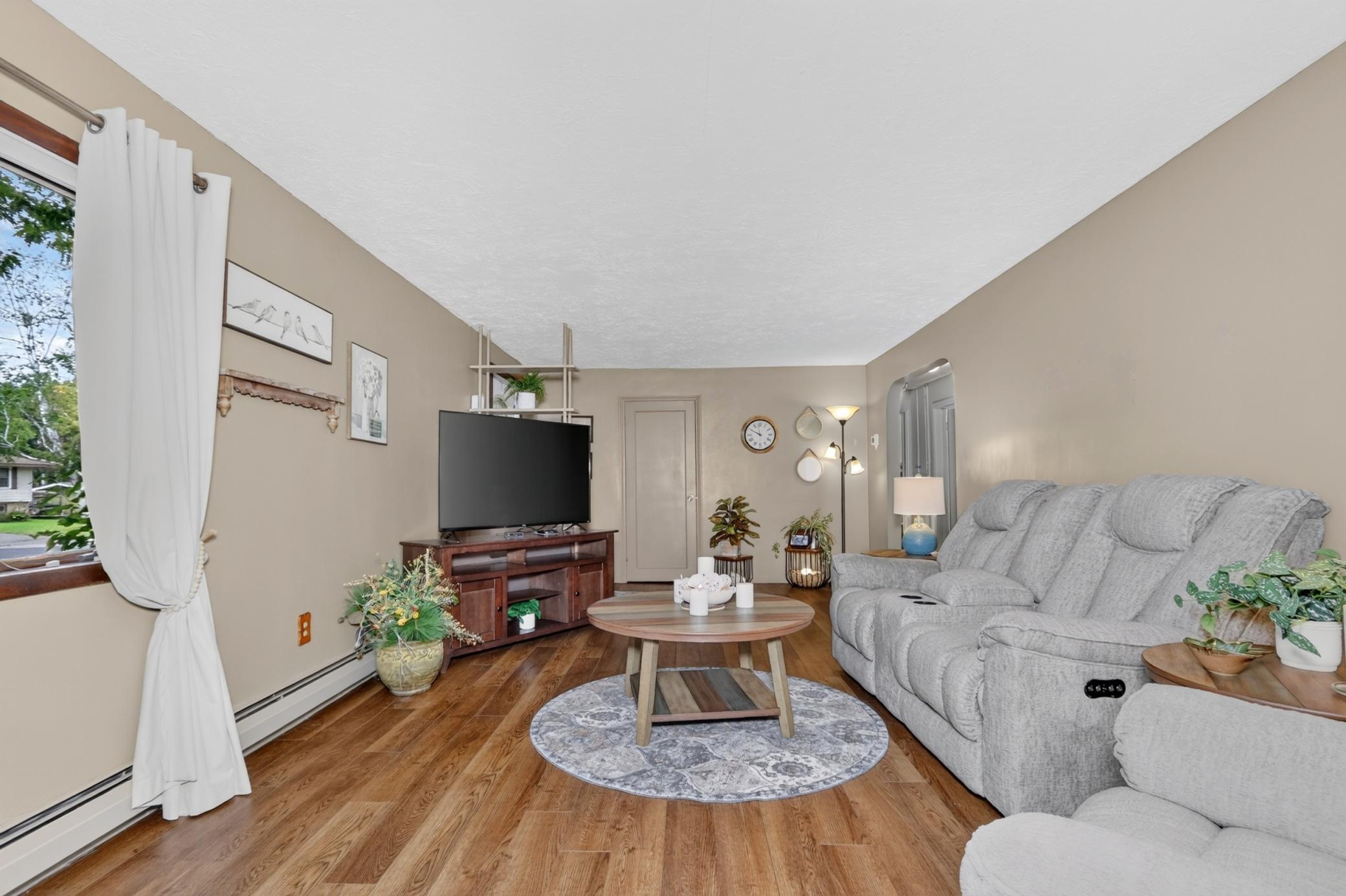 1955 single family home for sale at 316 Congdon Street in Coleraine, MN — 4 bed, 3 bath (photo 10 of 59)
