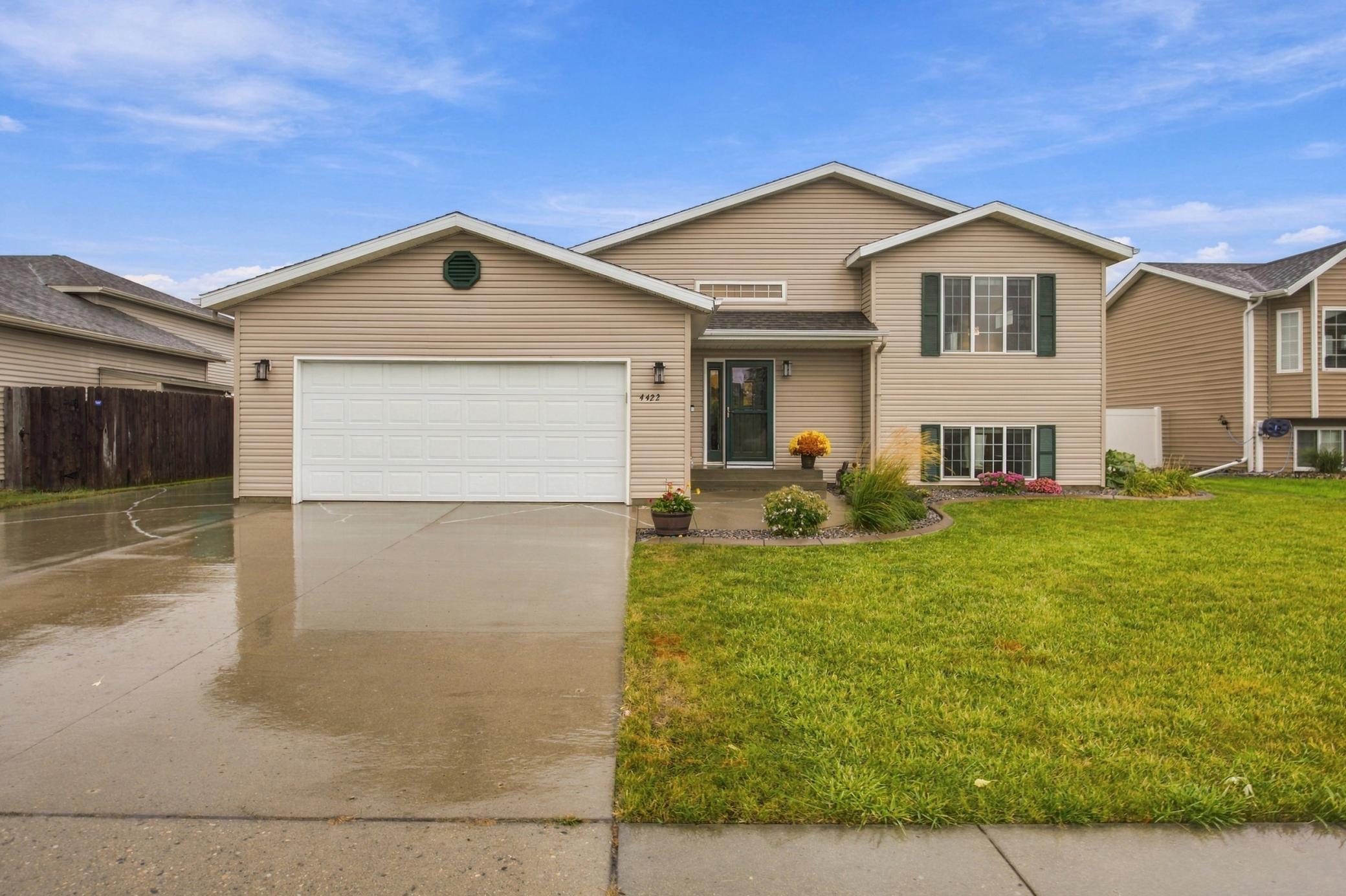 2006 single family home for sale at 4422 10th Street W in West Fargo, ND — 4 bed, 2 bath