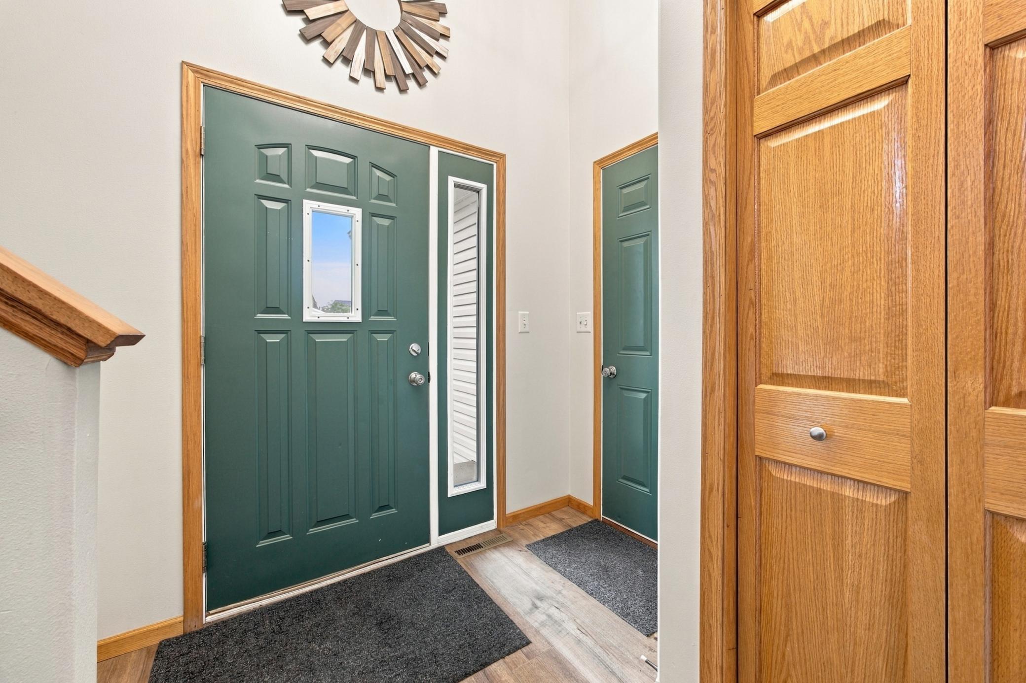 2006 single family home for sale at 4422 10th Street W in West Fargo, ND — 4 bed, 2 bath (photo 2 of 26)