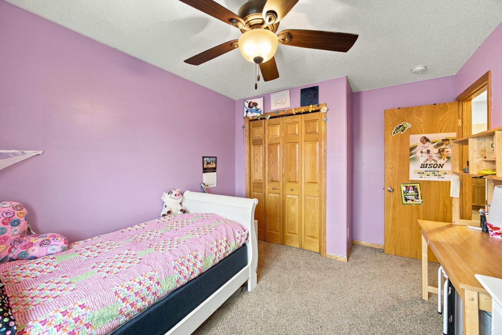 2006 single family home for sale at 4422 10th Street W in West Fargo, ND — 4 bed, 2 bath (photo 14 of 26)