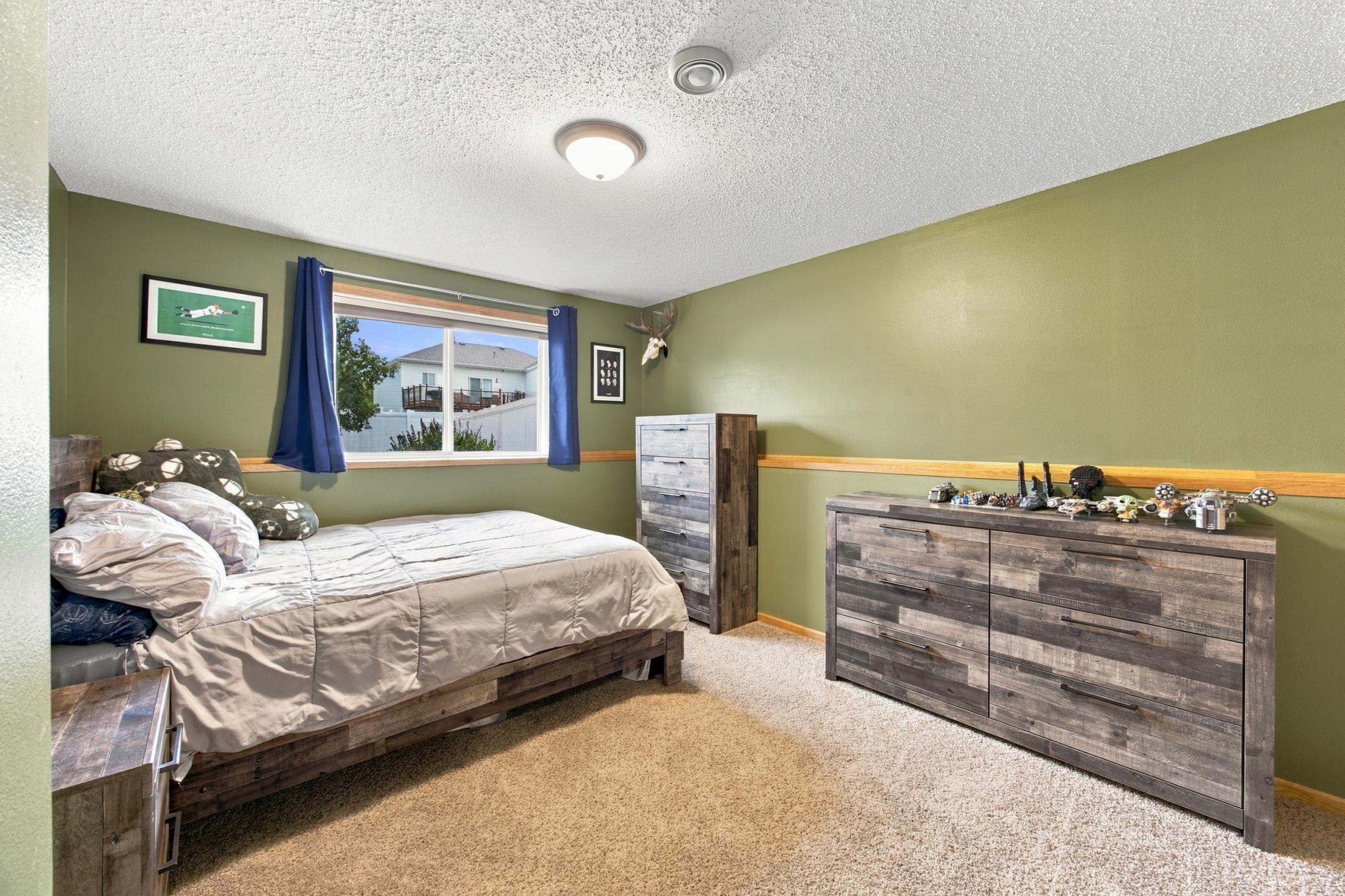 2006 single family home for sale at 4422 10th Street W in West Fargo, ND — 4 bed, 2 bath (photo 18 of 26)