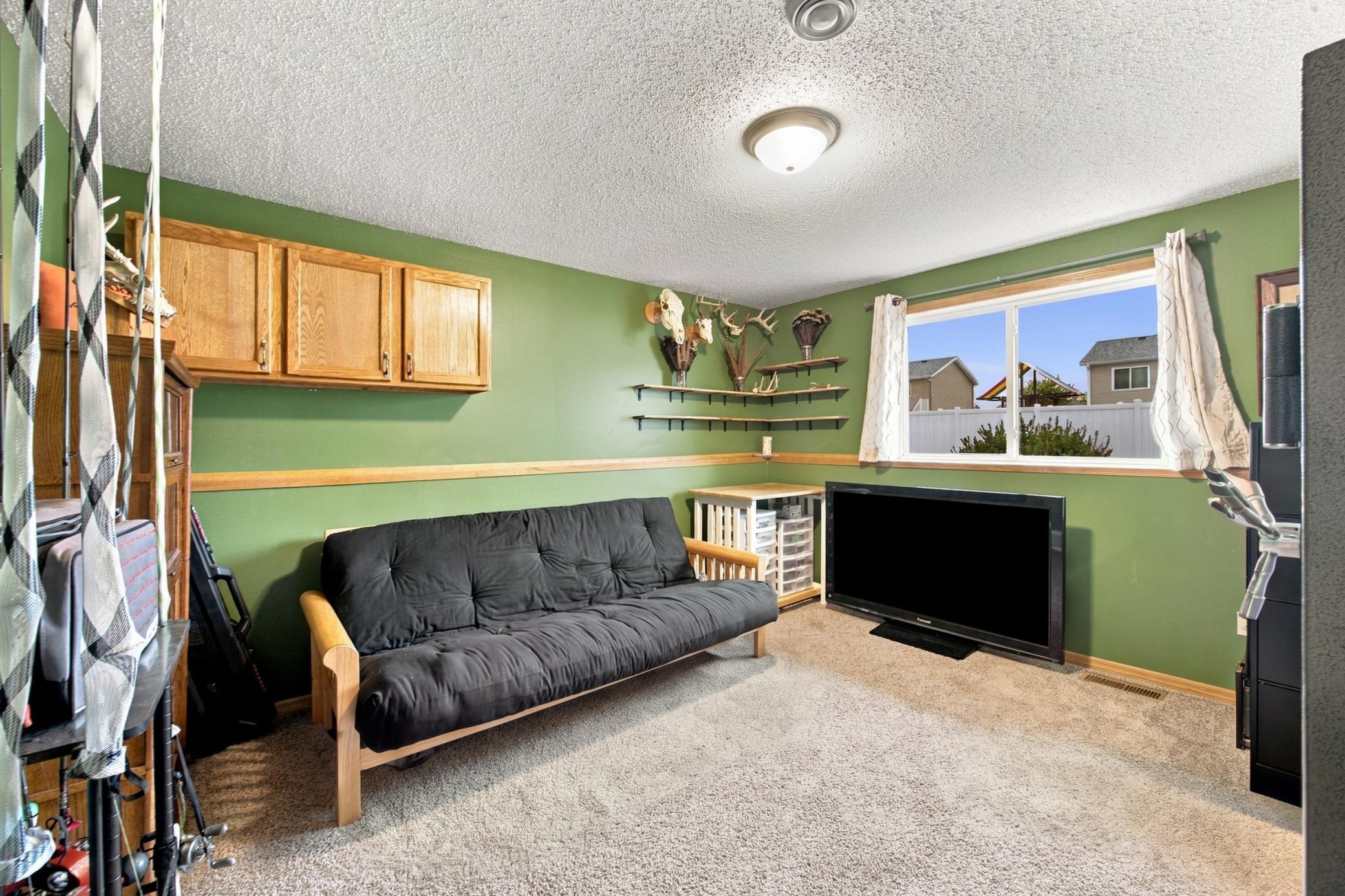 2006 single family home for sale at 4422 10th Street W in West Fargo, ND — 4 bed, 2 bath (photo 20 of 26)
