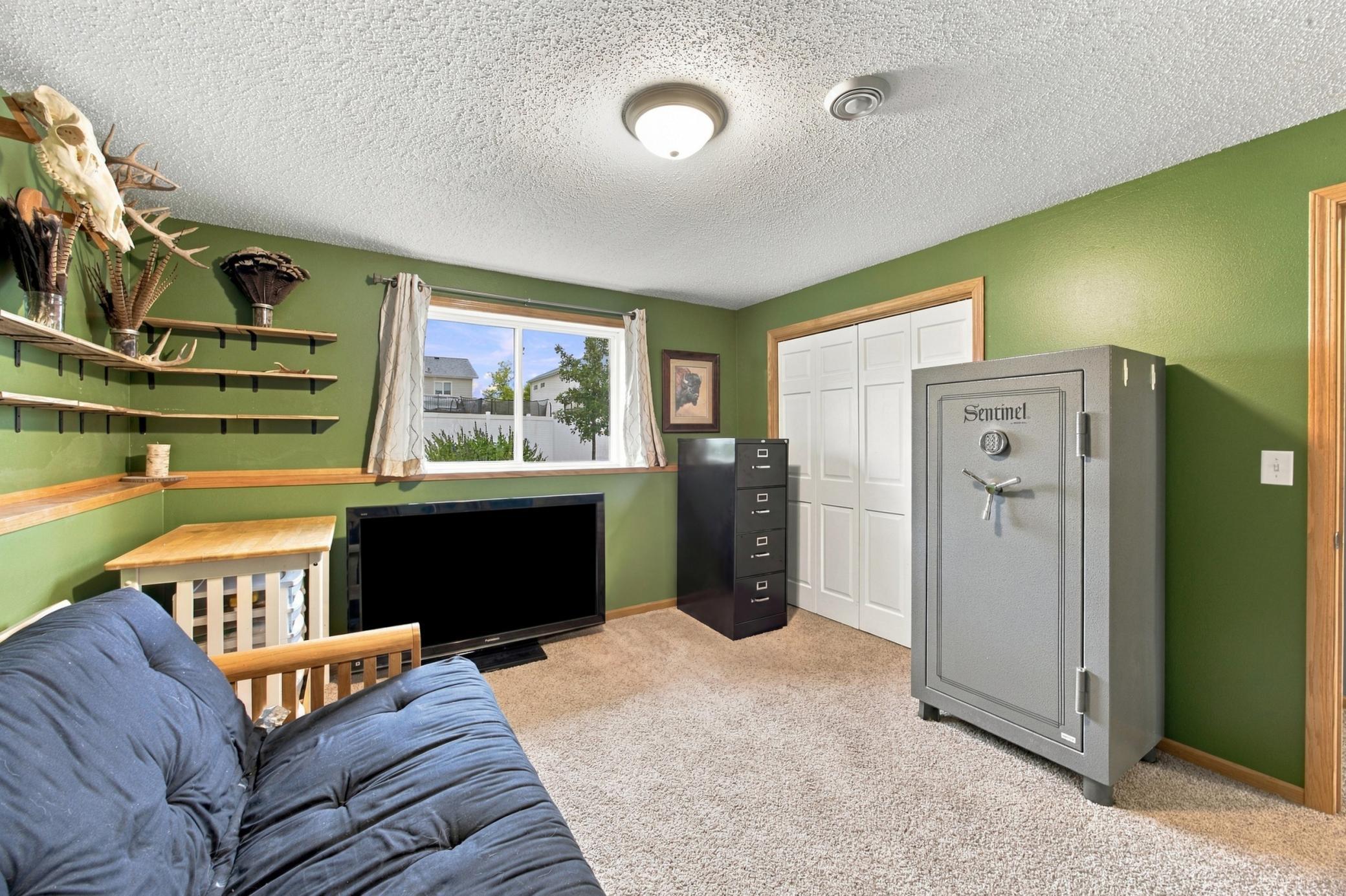 2006 single family home for sale at 4422 10th Street W in West Fargo, ND — 4 bed, 2 bath (photo 21 of 26)
