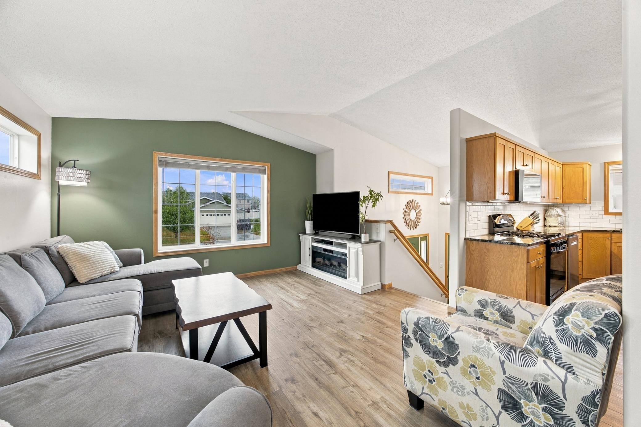 2006 single family home for sale at 4422 10th Street W in West Fargo, ND — 4 bed, 2 bath (photo 4 of 26)
