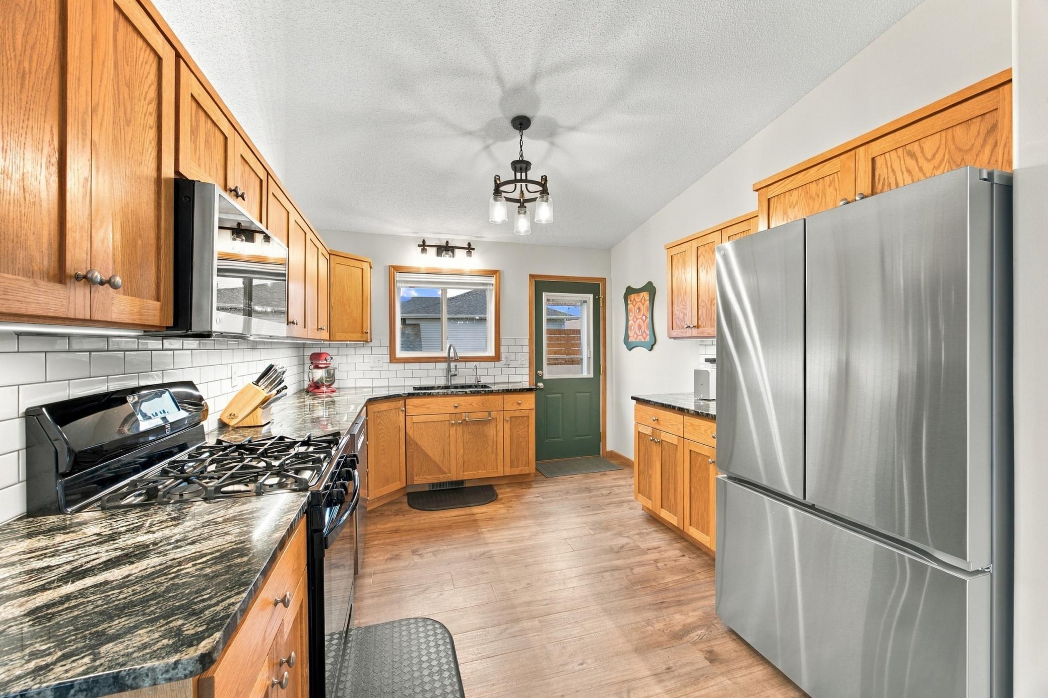 2006 single family home for sale at 4422 10th Street W in West Fargo, ND — 4 bed, 2 bath (photo 6 of 26)