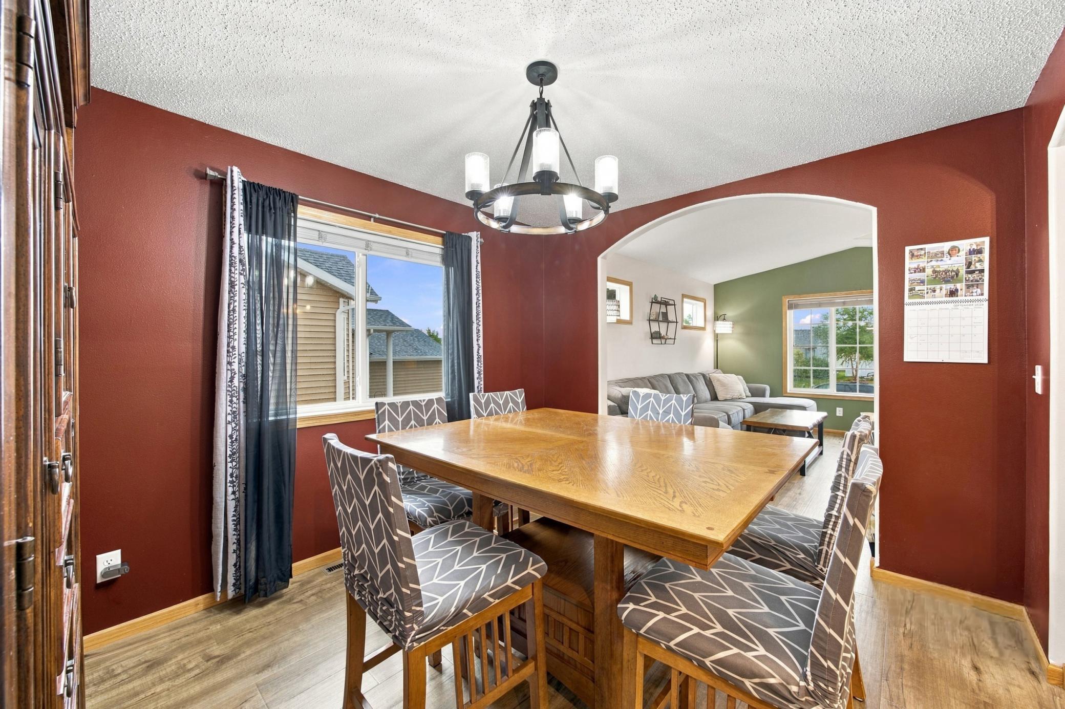 2006 single family home for sale at 4422 10th Street W in West Fargo, ND — 4 bed, 2 bath (photo 9 of 26)