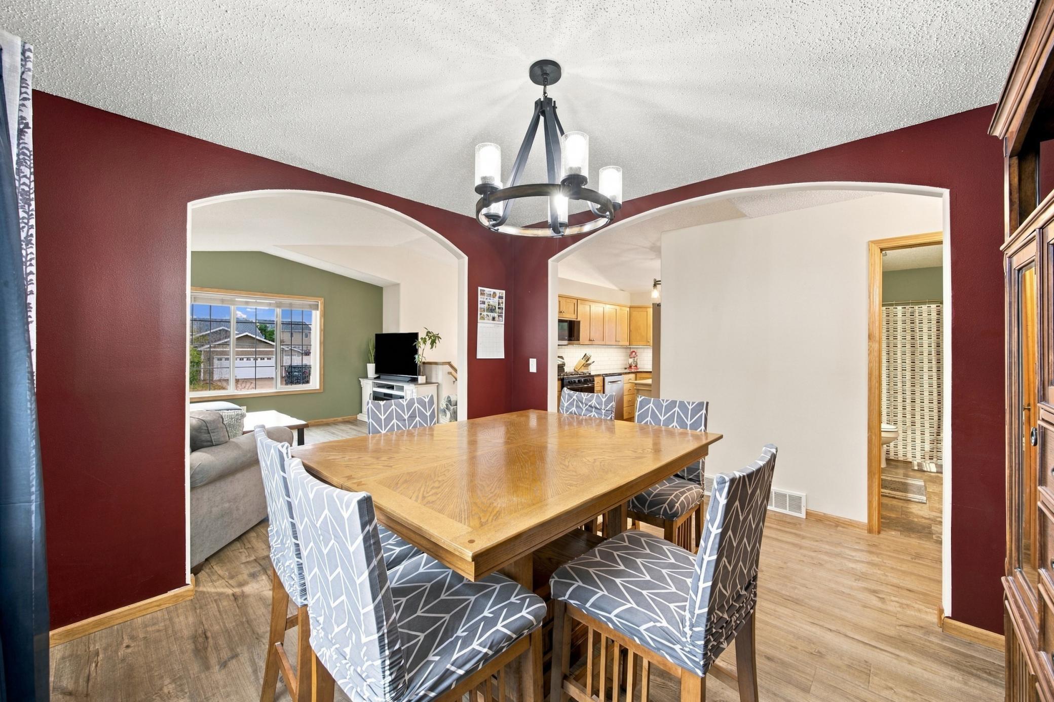 2006 single family home for sale at 4422 10th Street W in West Fargo, ND — 4 bed, 2 bath (photo 10 of 26)