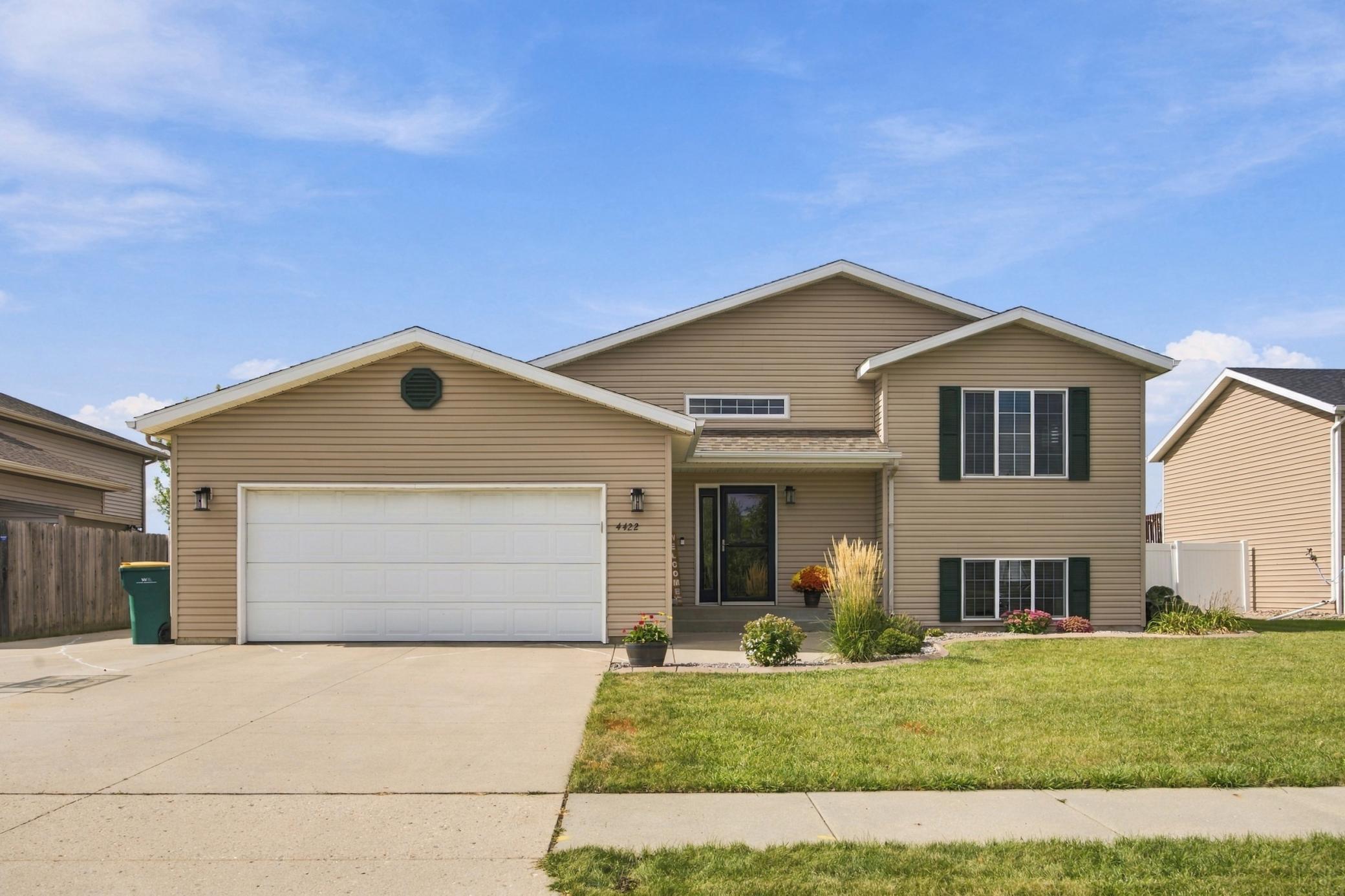 2006 single family home for sale at 4422 10th Street W in West Fargo, ND — 4 bed, 2 bath