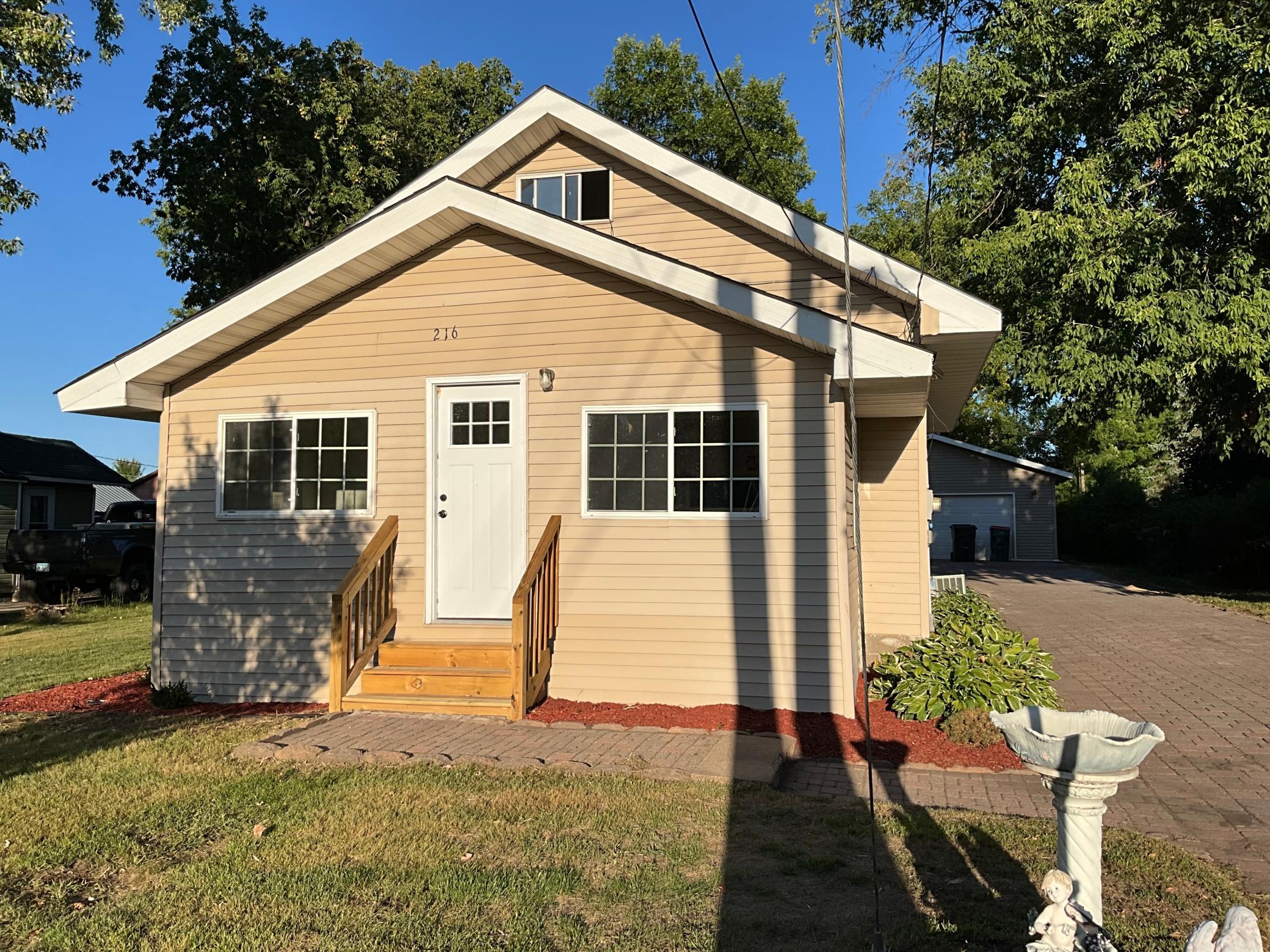1920 single family home for sale at 216 6th Street NE in Long Prairie, MN — 3 bed, 2 bath (photo 3 of 8)