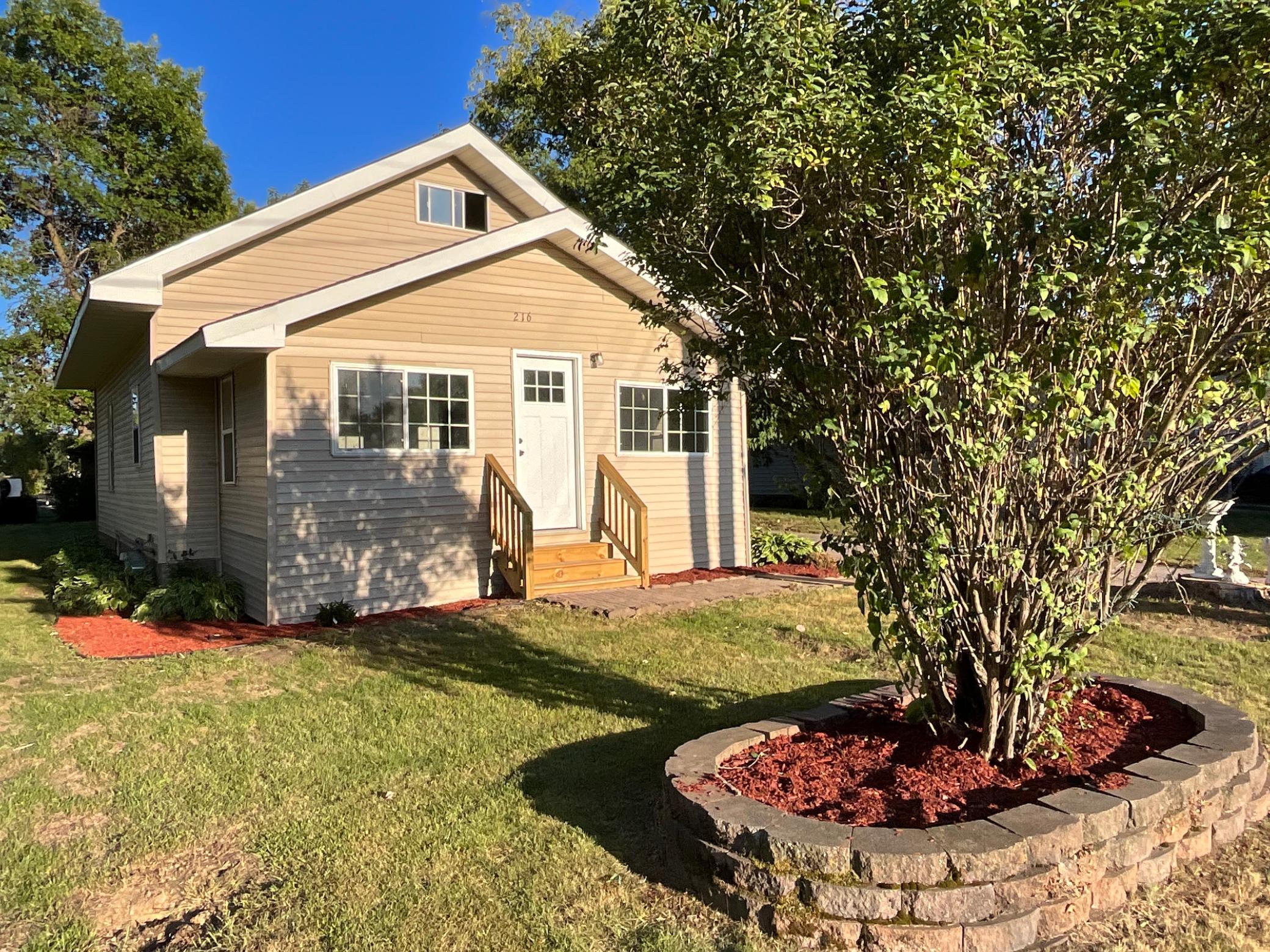 1920 single family home for sale at 216 6th Street NE in Long Prairie, MN — 3 bed, 2 bath (photo 5 of 8)