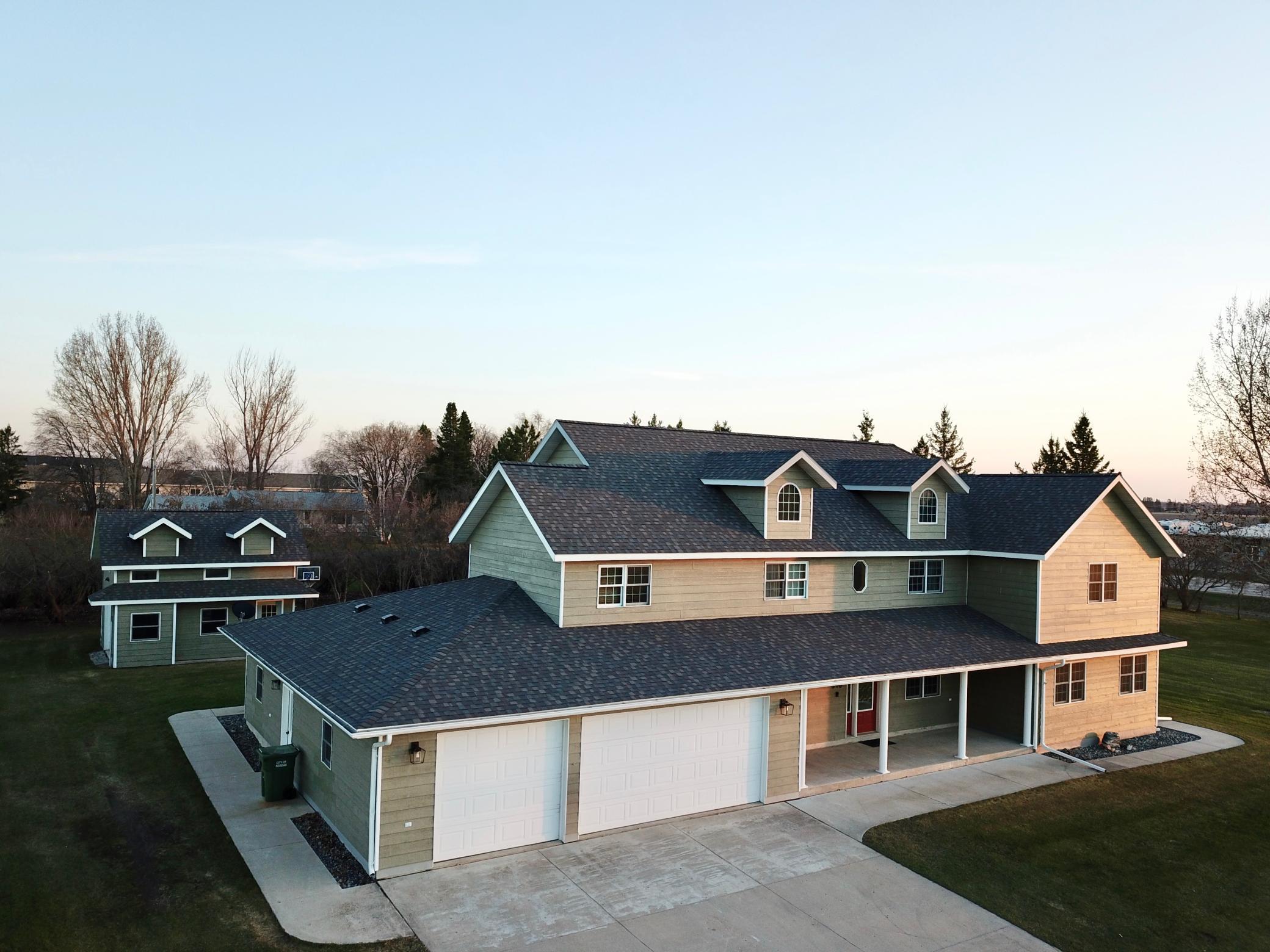 2001 single family home for sale at 310 7th Street SW in Roseau, MN — 5 bed, 5 bath (photo 3 of 41)
