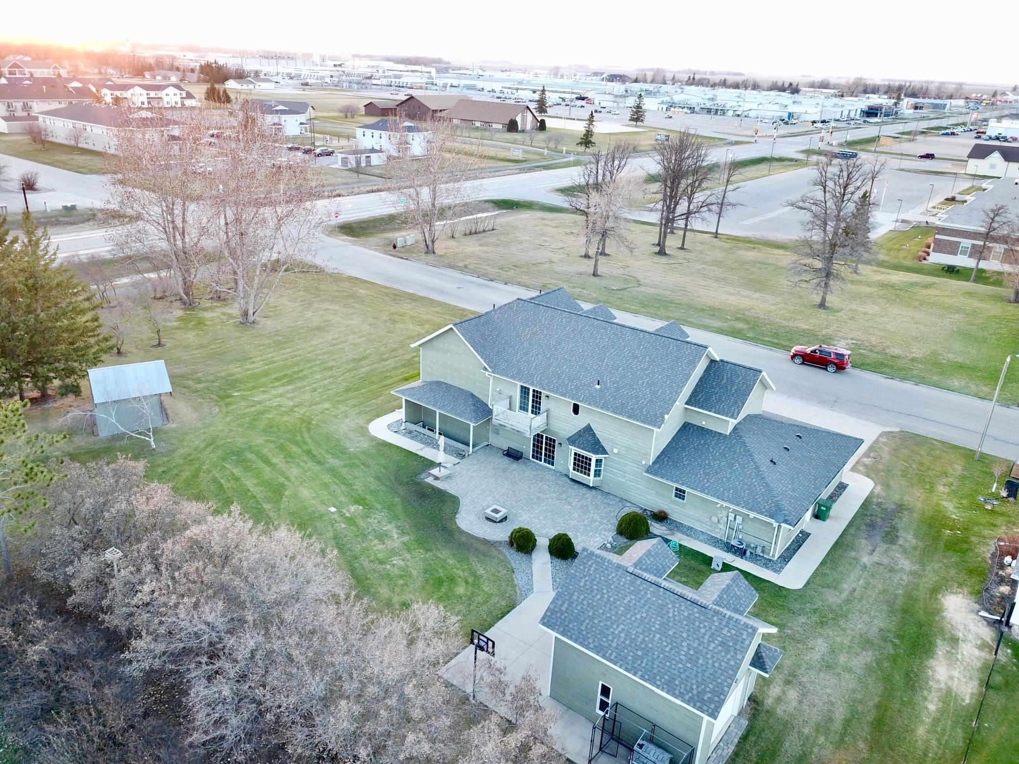 2001 single family home for sale at 310 7th Street SW in Roseau, MN — 5 bed, 5 bath (photo 5 of 41)