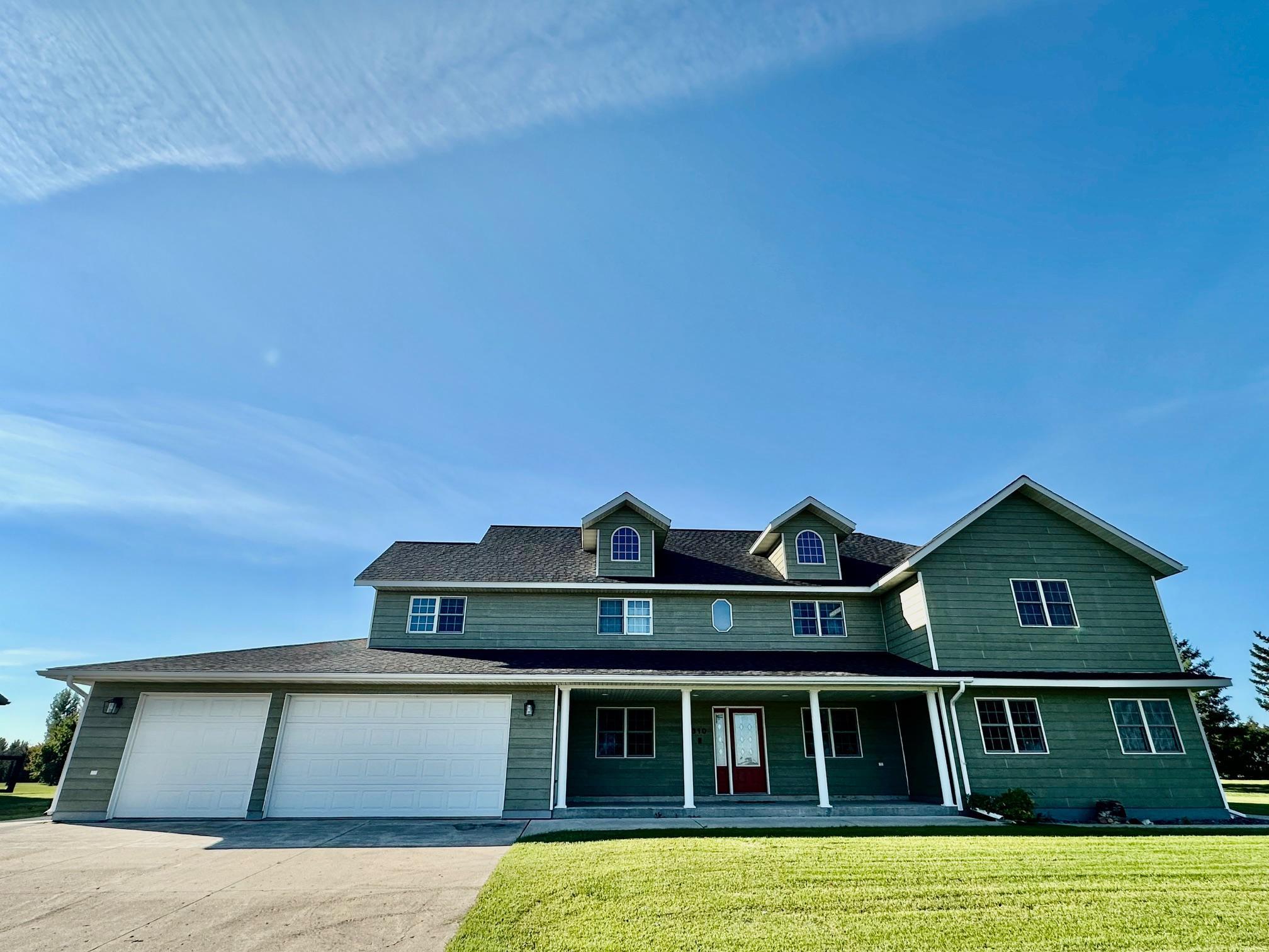 2001 single family home for sale at 310 7th Street SW in Roseau, MN — 5 bed, 5 bath (photo 6 of 41)