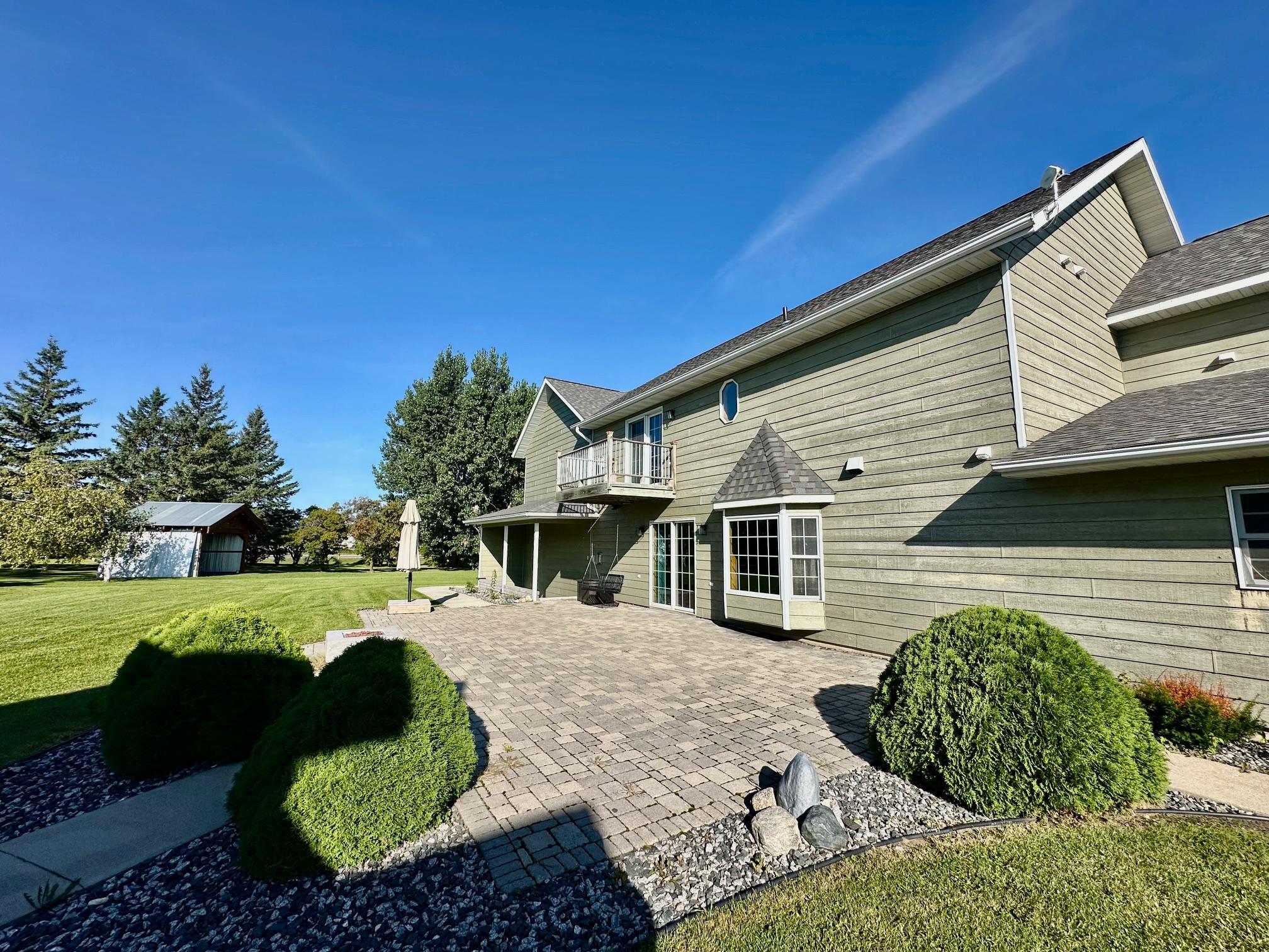 2001 single family home for sale at 310 7th Street SW in Roseau, MN — 5 bed, 5 bath (photo 9 of 41)