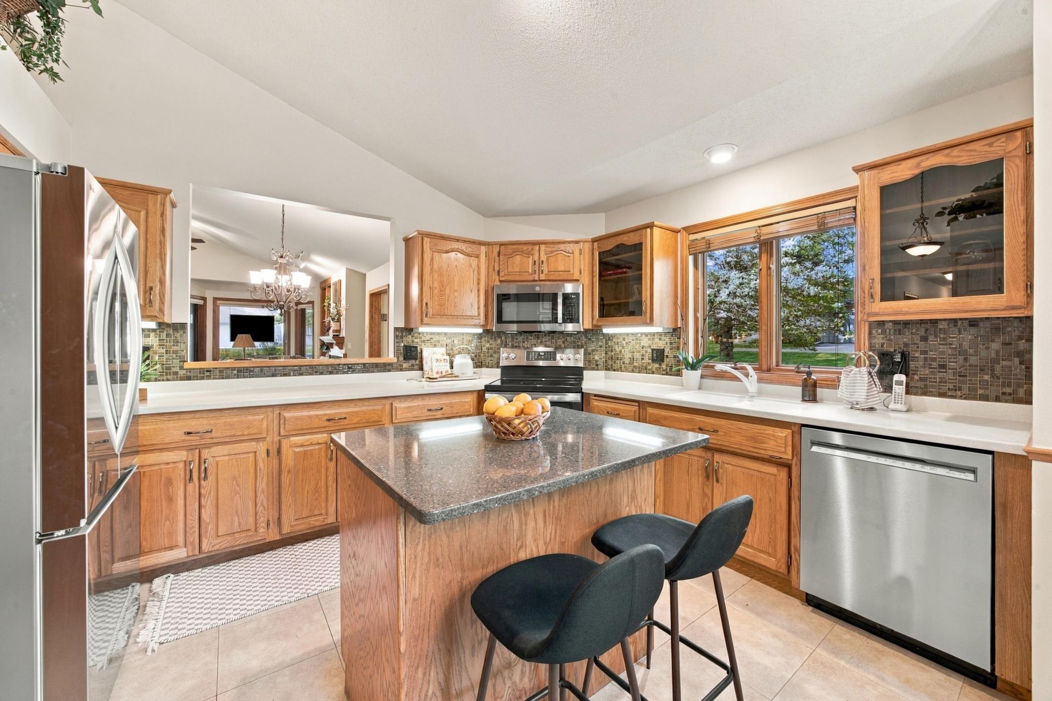 1994 twin home for sale at 2206 Brookwood Court in Fergus Falls, MN — 2 bed, 2 bath (photo 13 of 36)