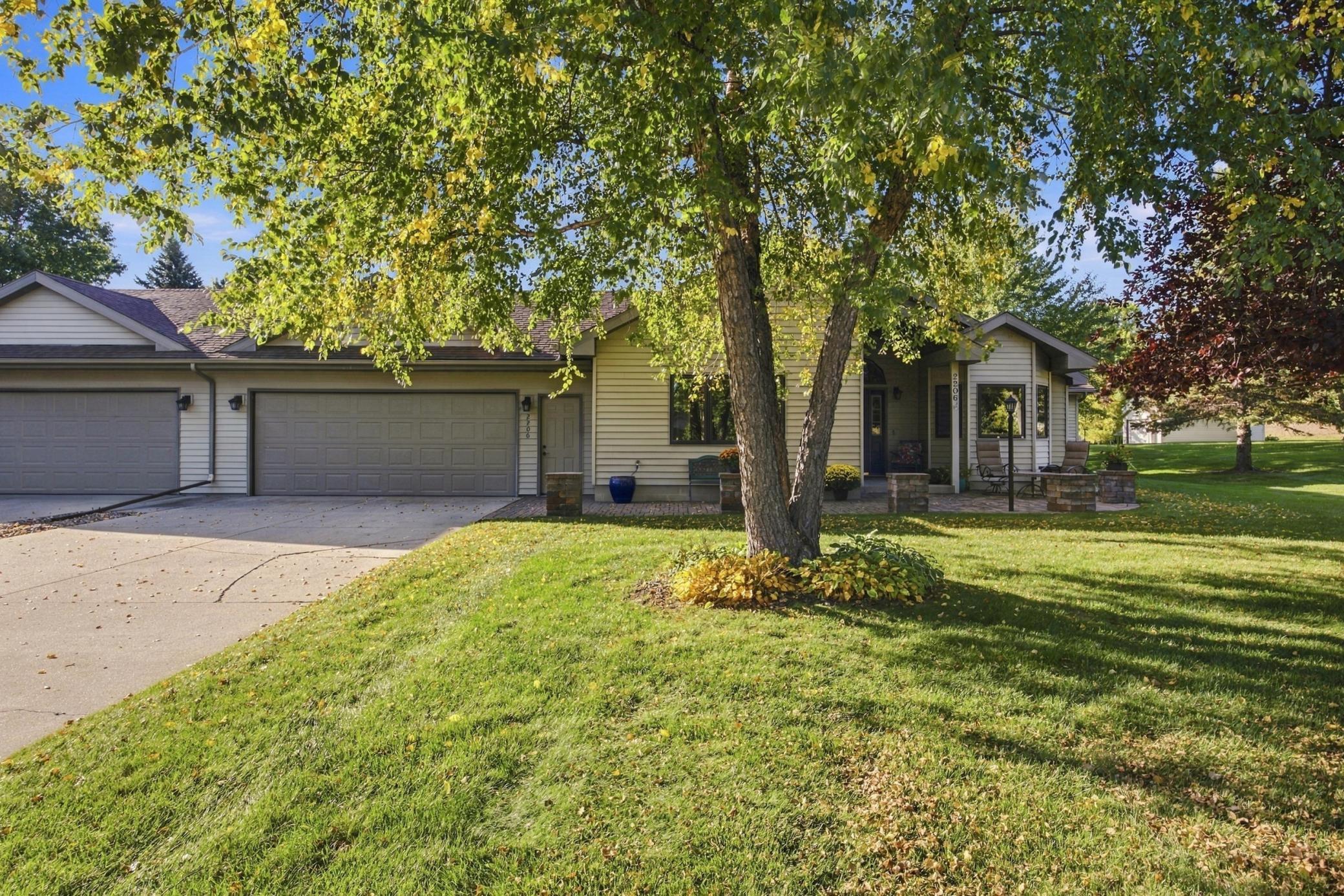 1994 twin home for sale at 2206 Brookwood Court in Fergus Falls, MN — 2 bed, 2 bath (photo 3 of 36)