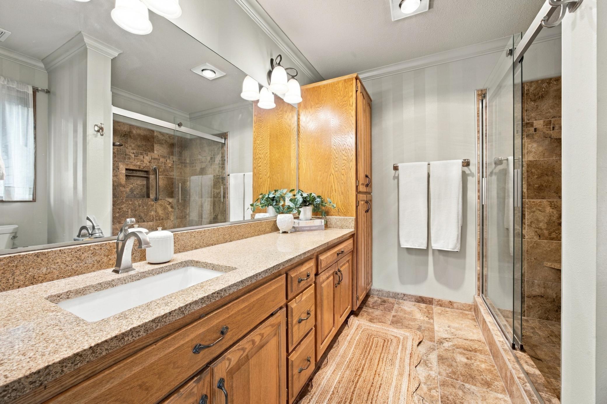 1994 twin home for sale at 2206 Brookwood Court in Fergus Falls, MN — 2 bed, 2 bath (photo 21 of 36)
