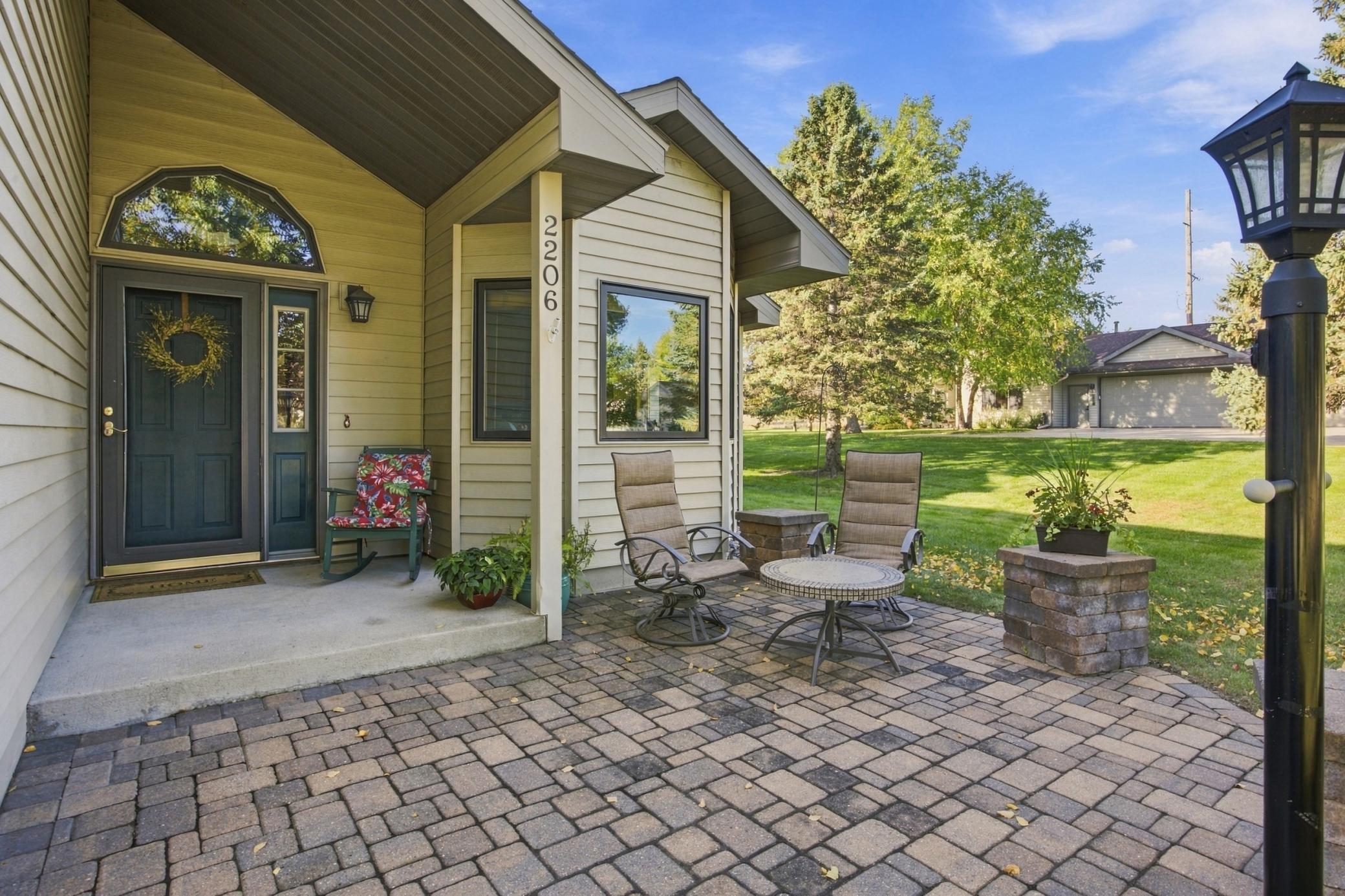 1994 twin home for sale at 2206 Brookwood Court in Fergus Falls, MN — 2 bed, 2 bath (photo 4 of 36)