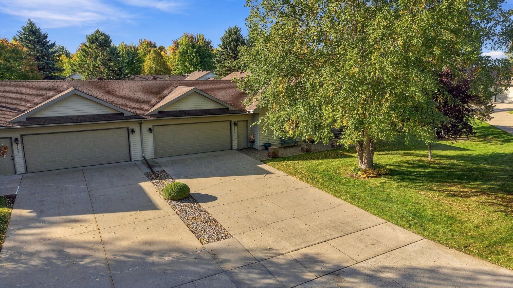 1994 twin home for sale at 2206 Brookwood Court in Fergus Falls, MN — 2 bed, 2 bath (photo 5 of 36)