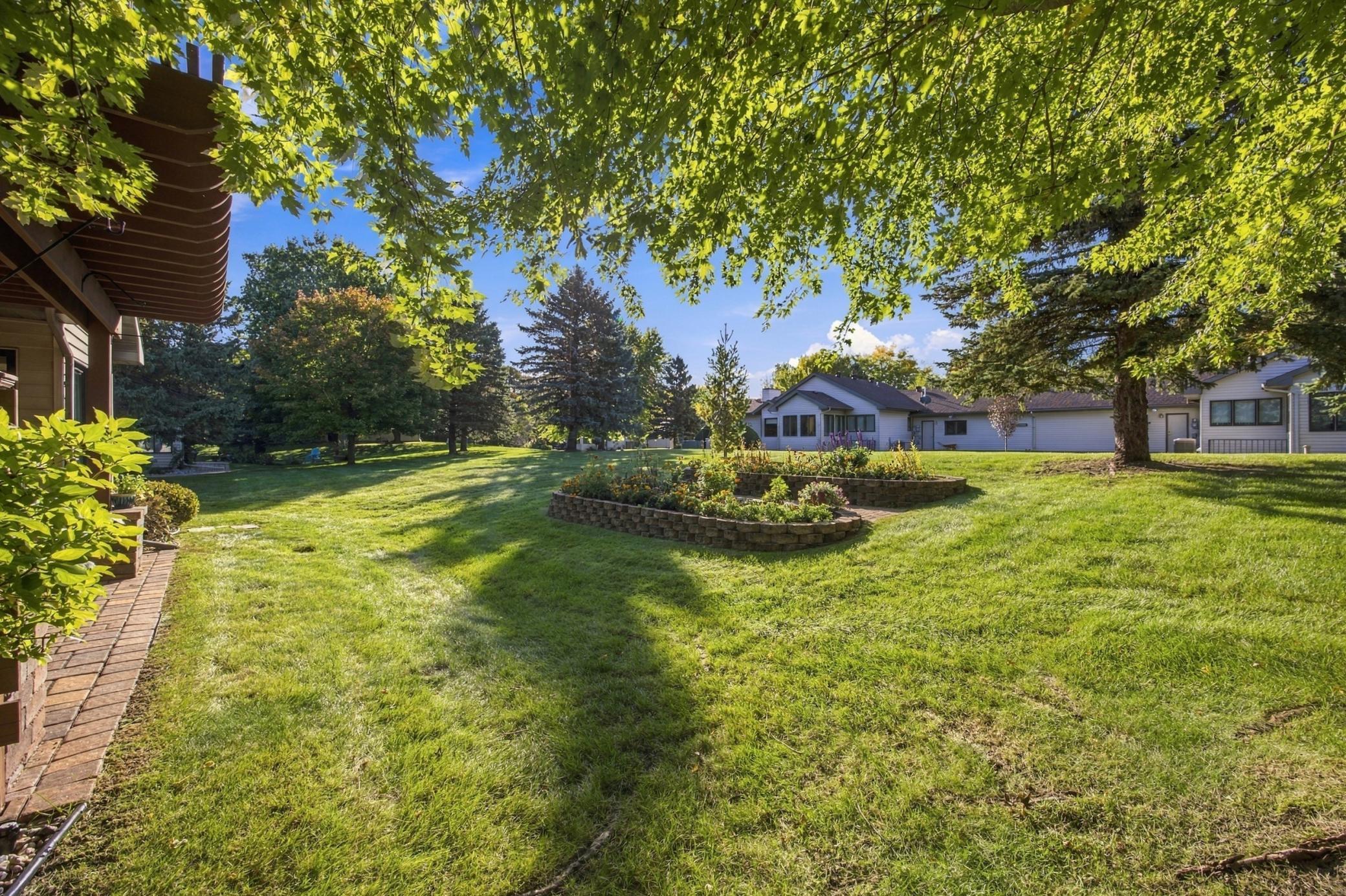 1994 twin home for sale at 2206 Brookwood Court in Fergus Falls, MN — 2 bed, 2 bath (photo 8 of 36)
