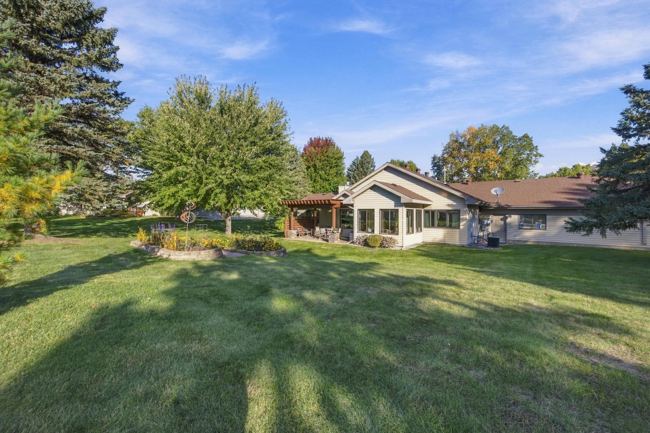 1994 twin home for sale at 2206 Brookwood Court in Fergus Falls, MN — 2 bed, 2 bath (photo 9 of 36)