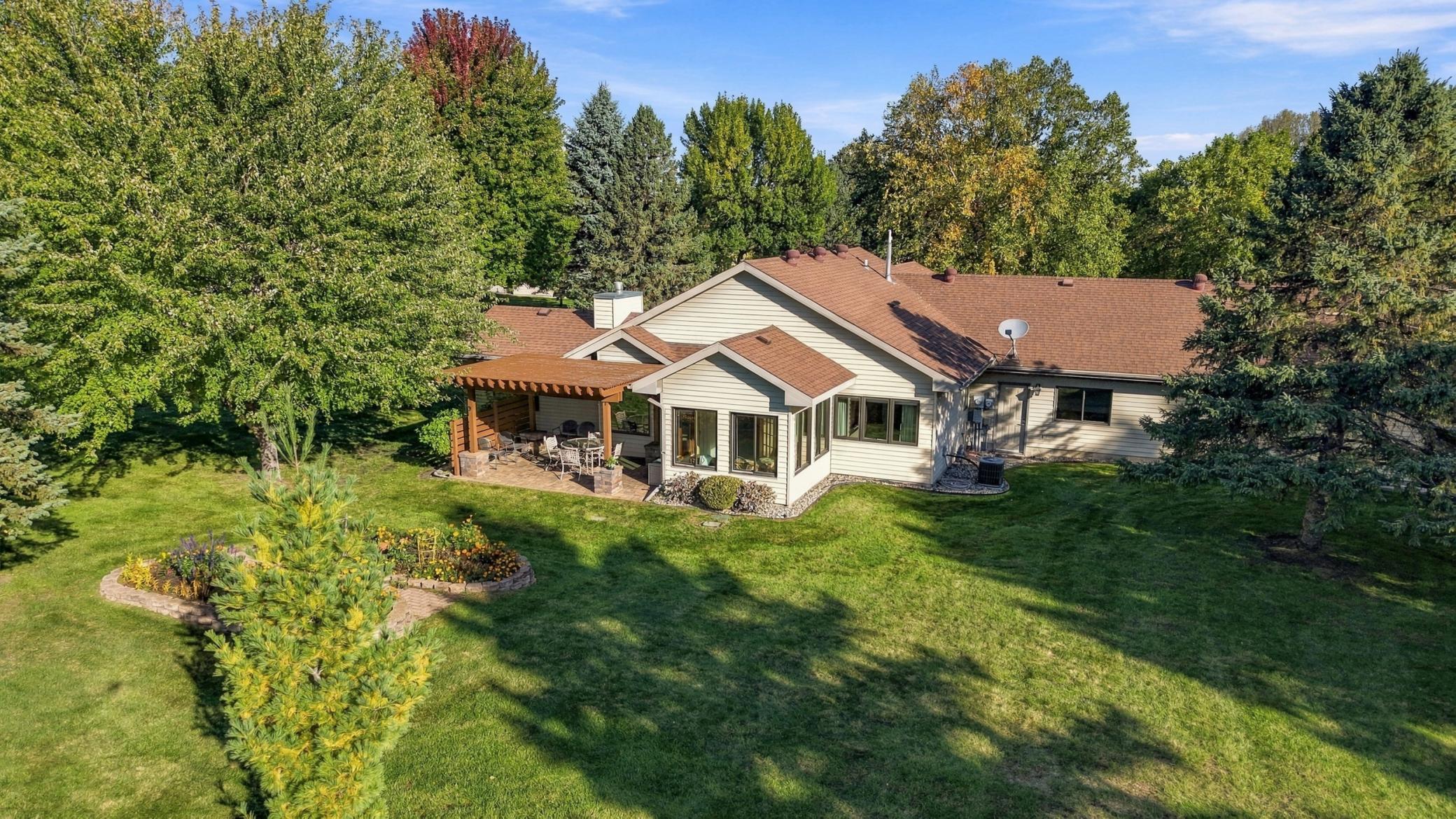 1994 twin home for sale at 2206 Brookwood Court in Fergus Falls, MN — 2 bed, 2 bath (photo 10 of 36)