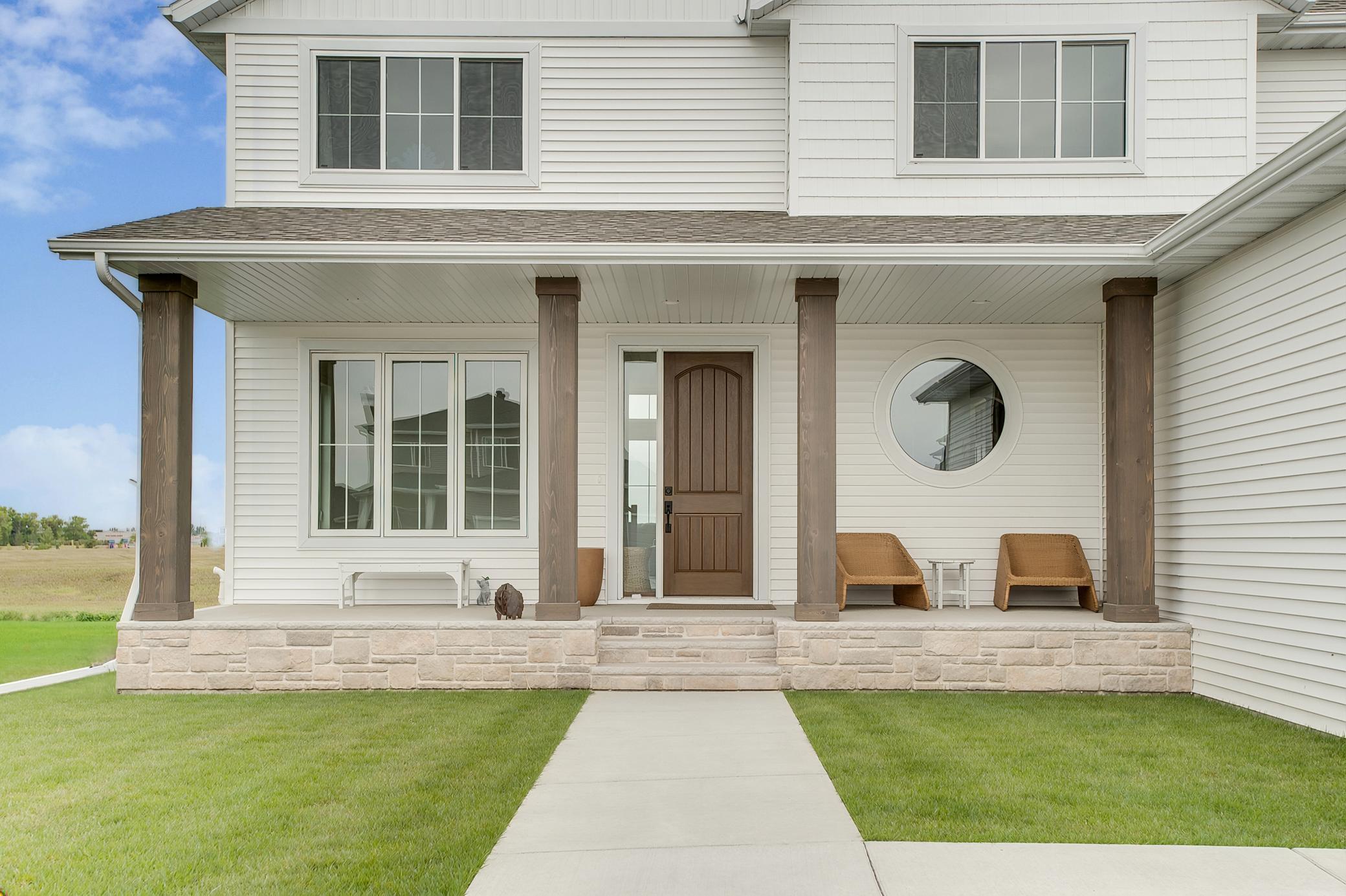 2025 single family home for sale at 2960 Prairie Farms Circle S in Fargo, ND — 6 bed, 4 bath (photo 5 of 96)