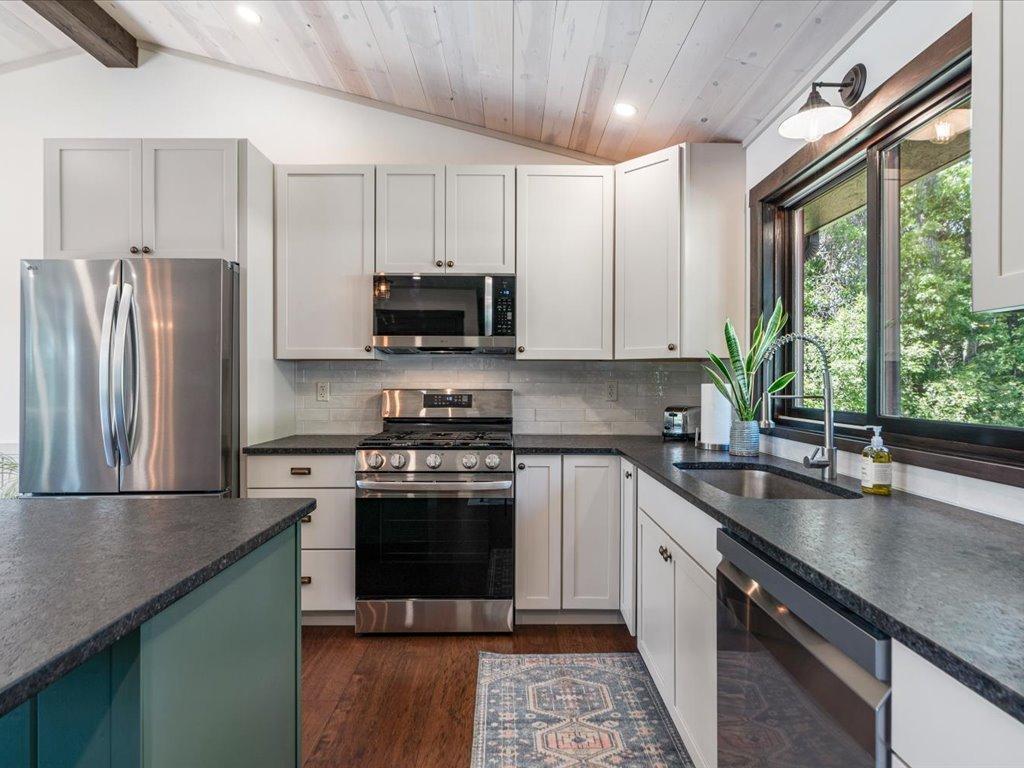 2008 single family home for sale at 11553 Milinda Shores Road in Crosslake, MN — 4 bed, 3 bath (photo 17 of 43)