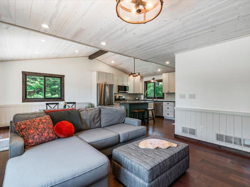 2008 single family home for sale at 11553 Milinda Shores Road in Crosslake, MN — 4 bed, 3 bath (photo 21 of 43)