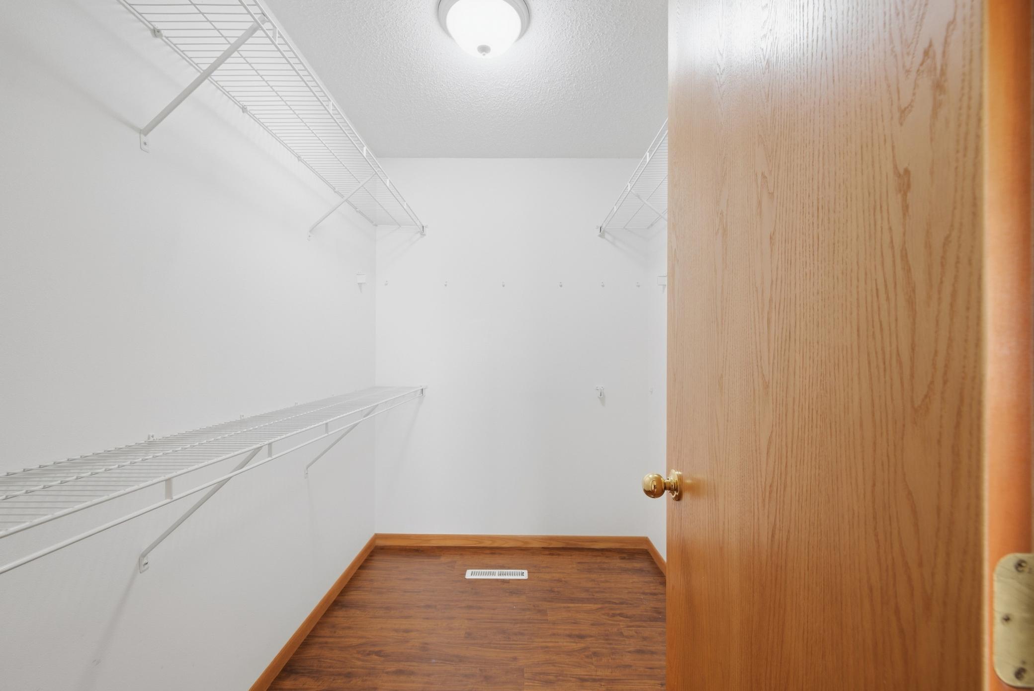 2006 twin home for sale at 4780 52nd Street S in Fargo, ND — 3 bed, 2 bath (photo 17 of 37)