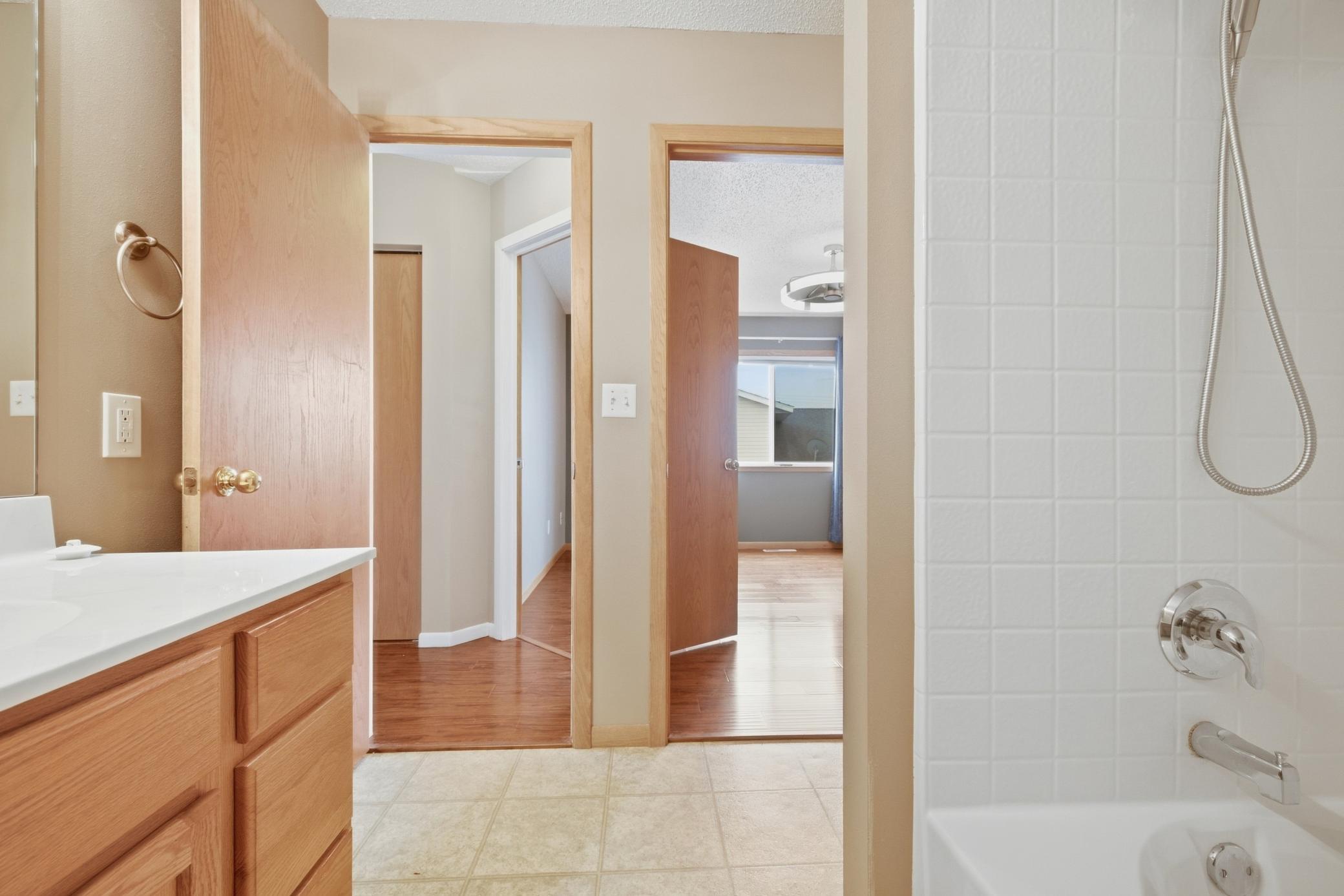2006 twin home for sale at 4780 52nd Street S in Fargo, ND — 3 bed, 2 bath (photo 20 of 37)
