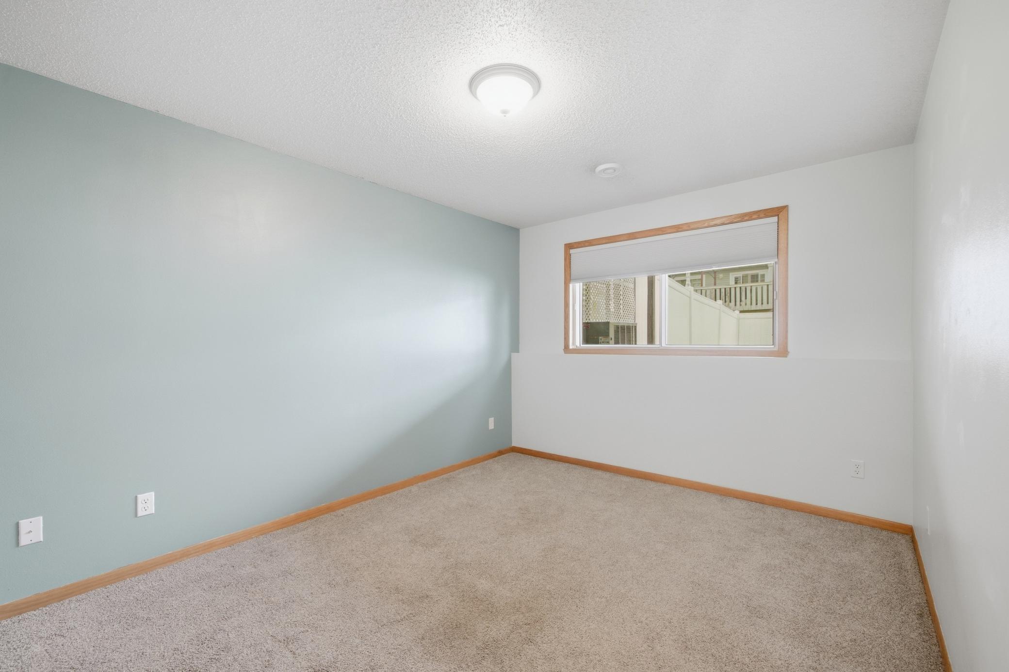 2006 twin home for sale at 4780 52nd Street S in Fargo, ND — 3 bed, 2 bath (photo 26 of 37)
