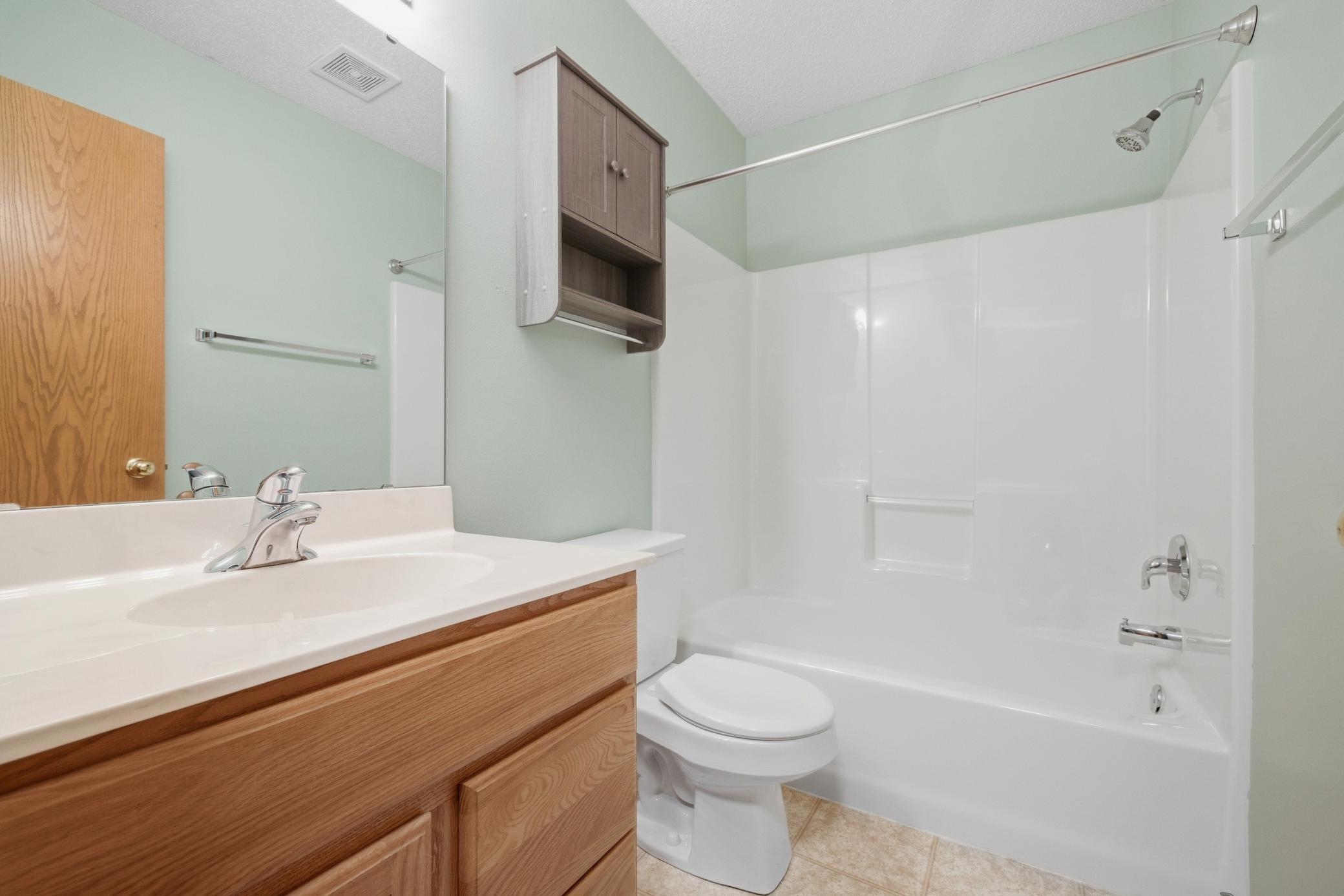 2006 twin home for sale at 4780 52nd Street S in Fargo, ND — 3 bed, 2 bath (photo 28 of 37)