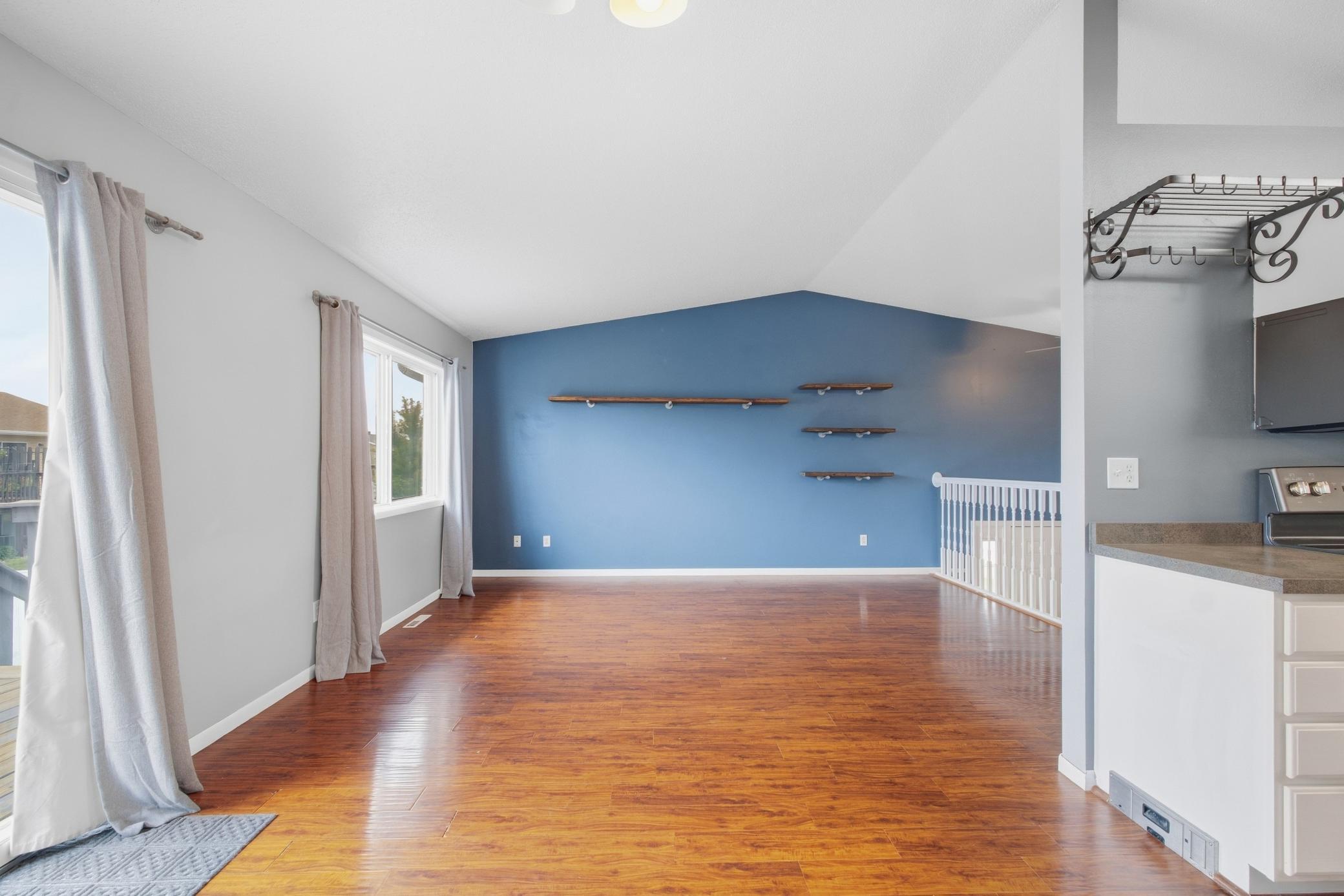 2006 twin home for sale at 4780 52nd Street S in Fargo, ND — 3 bed, 2 bath (photo 7 of 37)