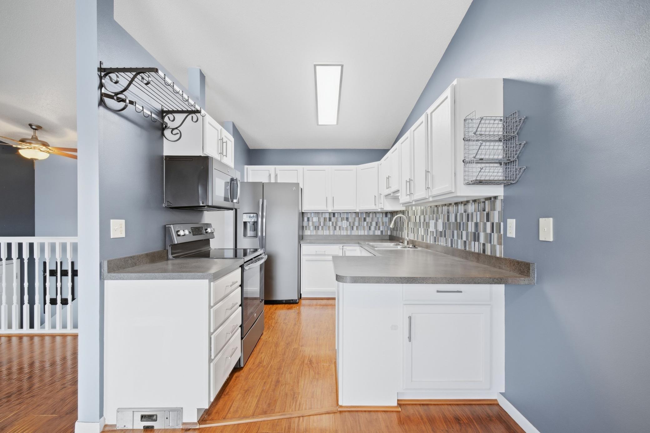 2006 twin home for sale at 4780 52nd Street S in Fargo, ND — 3 bed, 2 bath (photo 8 of 37)