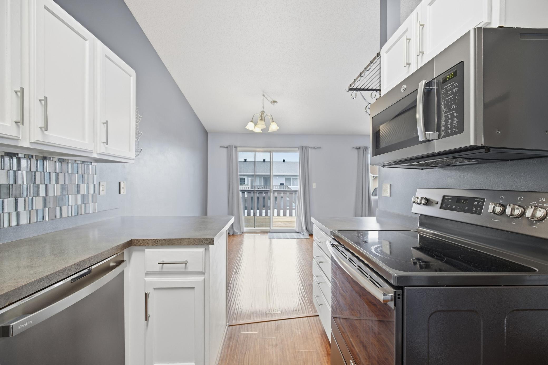 2006 twin home for sale at 4780 52nd Street S in Fargo, ND — 3 bed, 2 bath (photo 10 of 37)