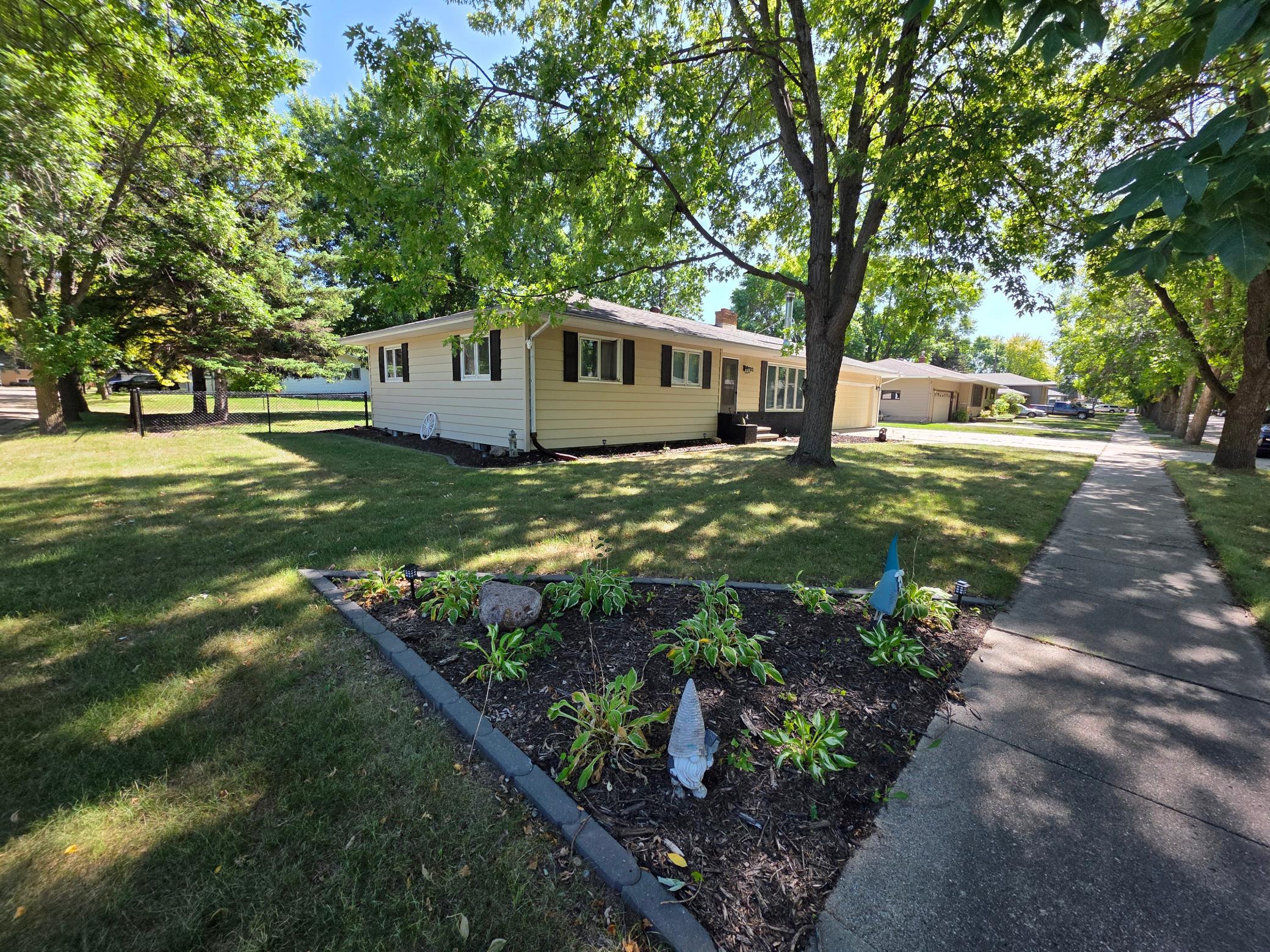 1971 single family home for sale at 302 10th Street SE in Barnesville, MN — 3 bed, 2 bath
