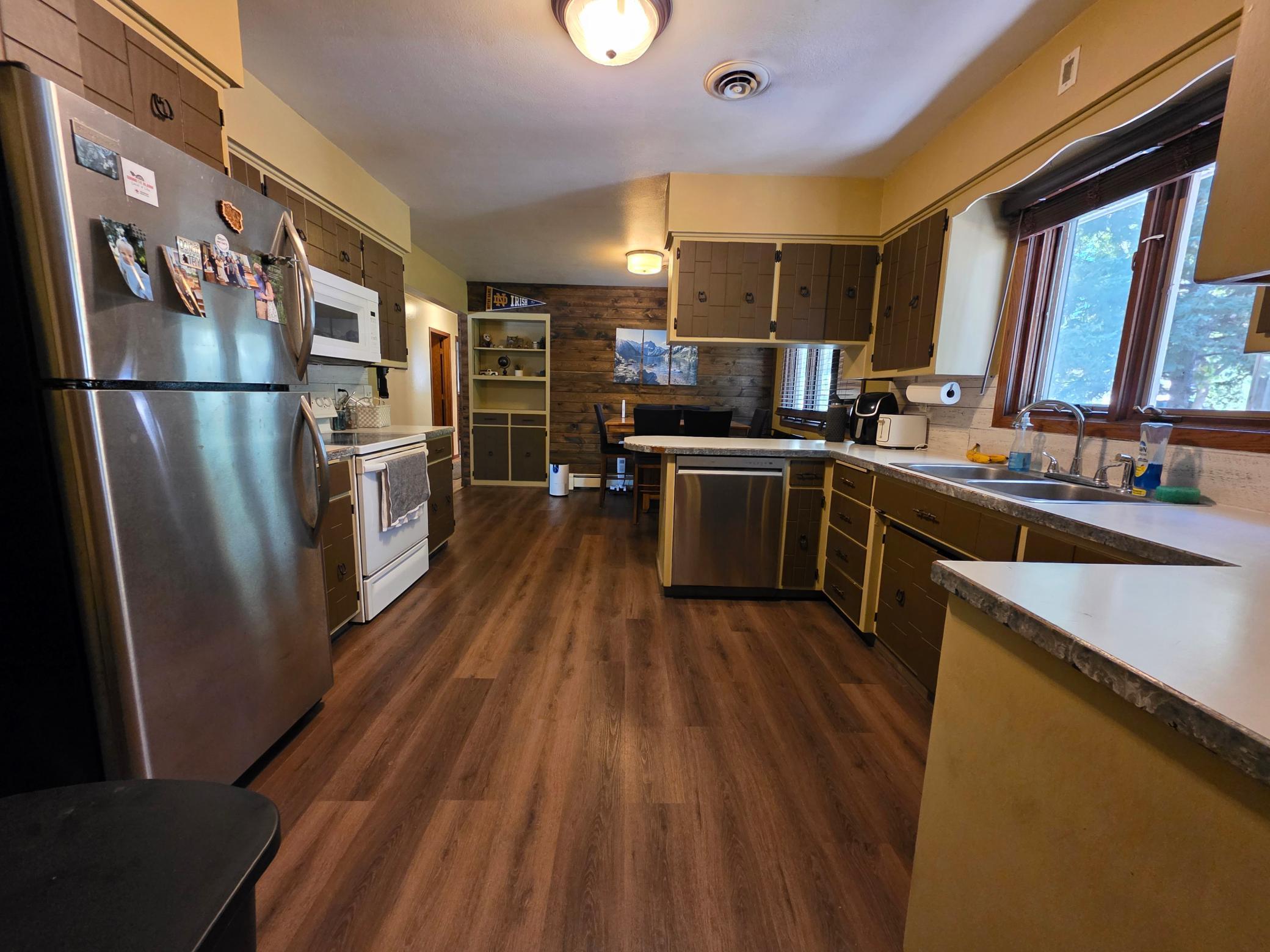 1971 single family home for sale at 302 10th Street SE in Barnesville, MN — 3 bed, 2 bath (photo 11 of 35)