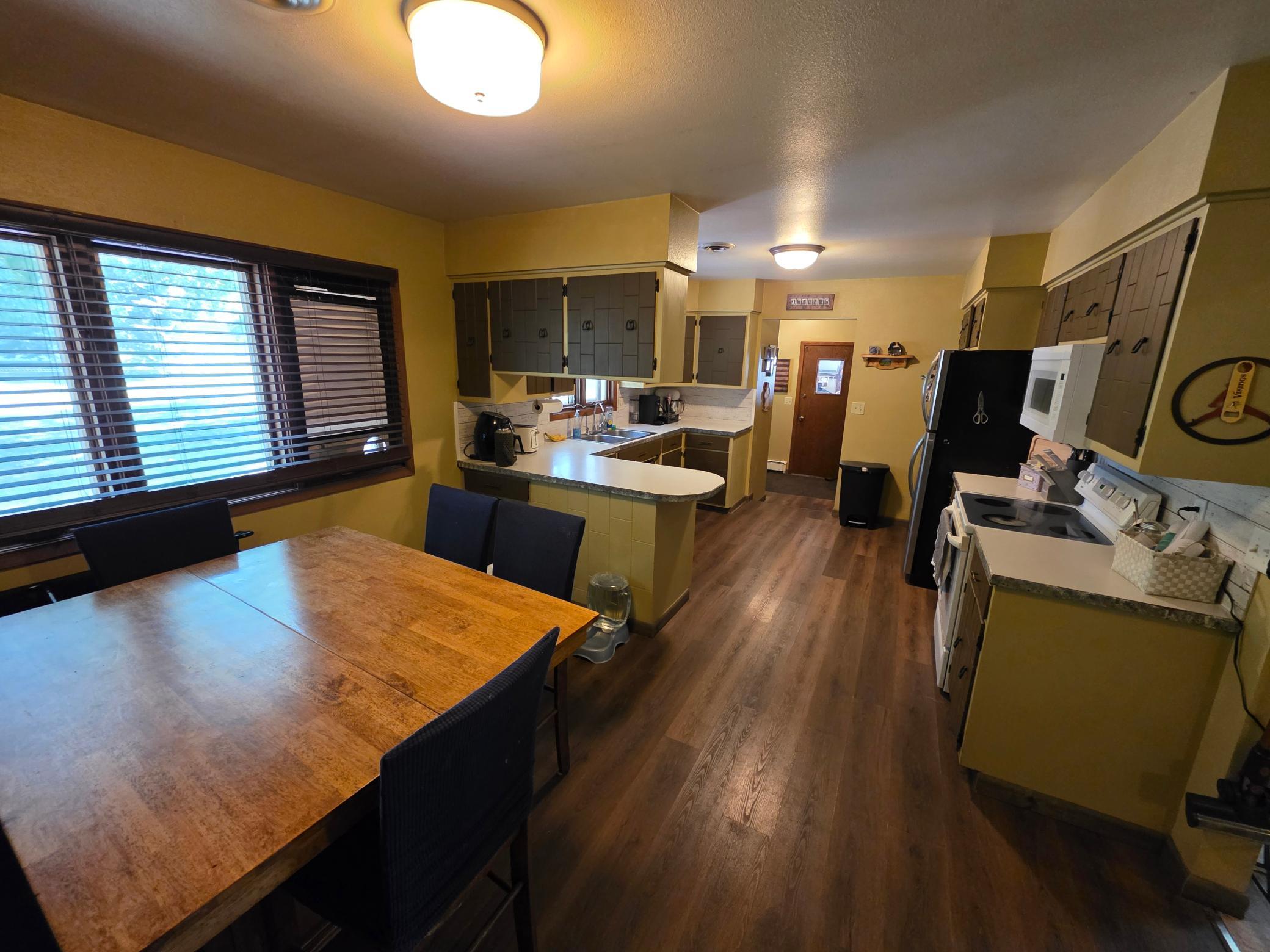 1971 single family home for sale at 302 10th Street SE in Barnesville, MN — 3 bed, 2 bath (photo 12 of 35)