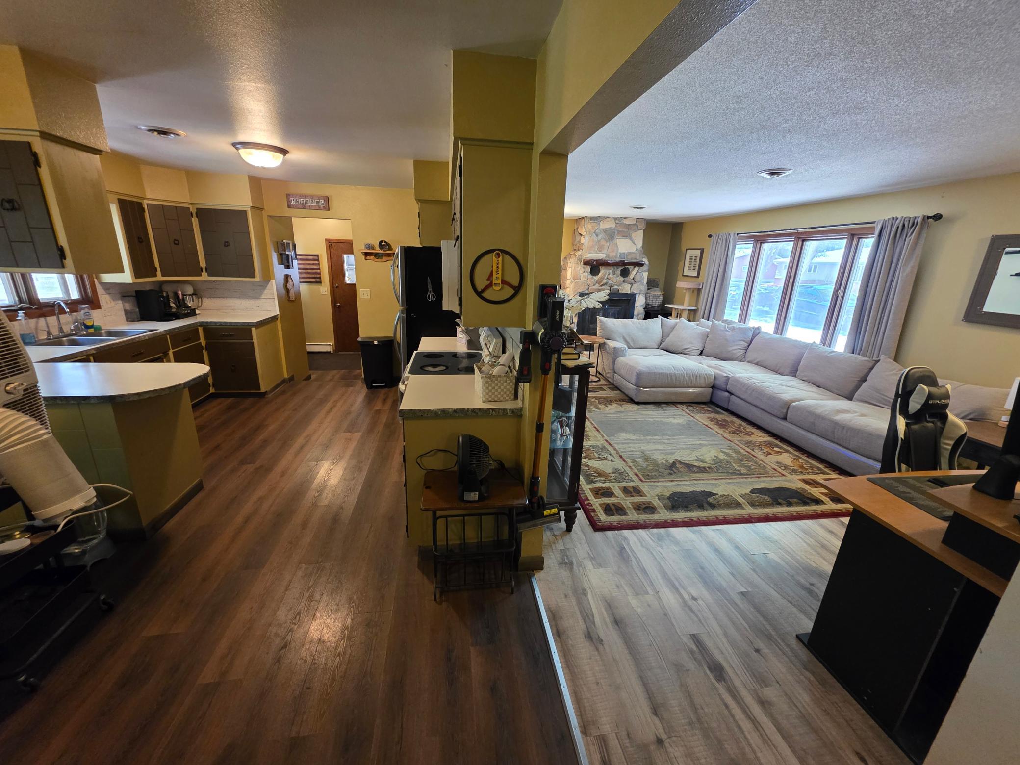 1971 single family home for sale at 302 10th Street SE in Barnesville, MN — 3 bed, 2 bath (photo 13 of 35)