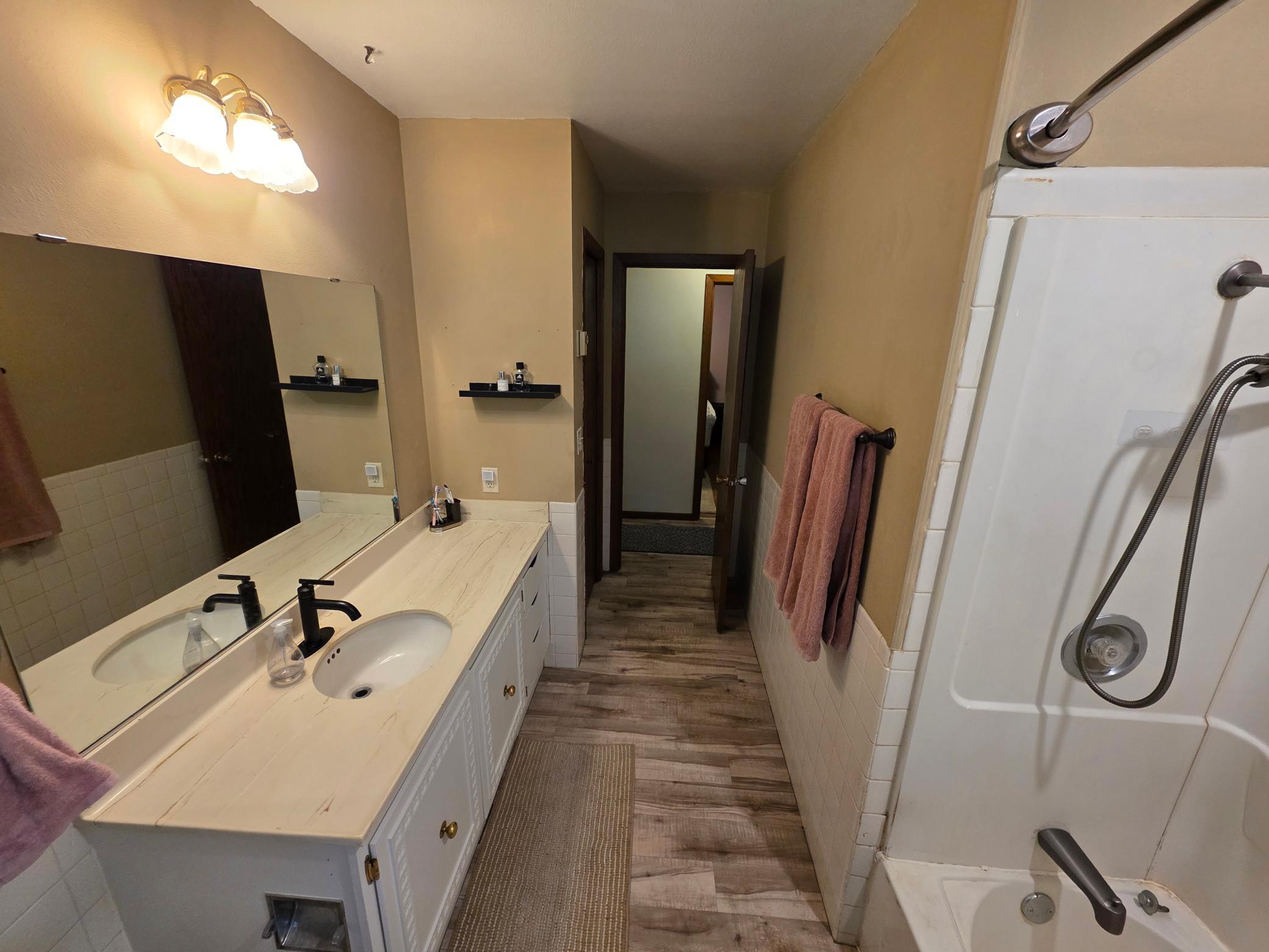 1971 single family home for sale at 302 10th Street SE in Barnesville, MN — 3 bed, 2 bath (photo 18 of 35)