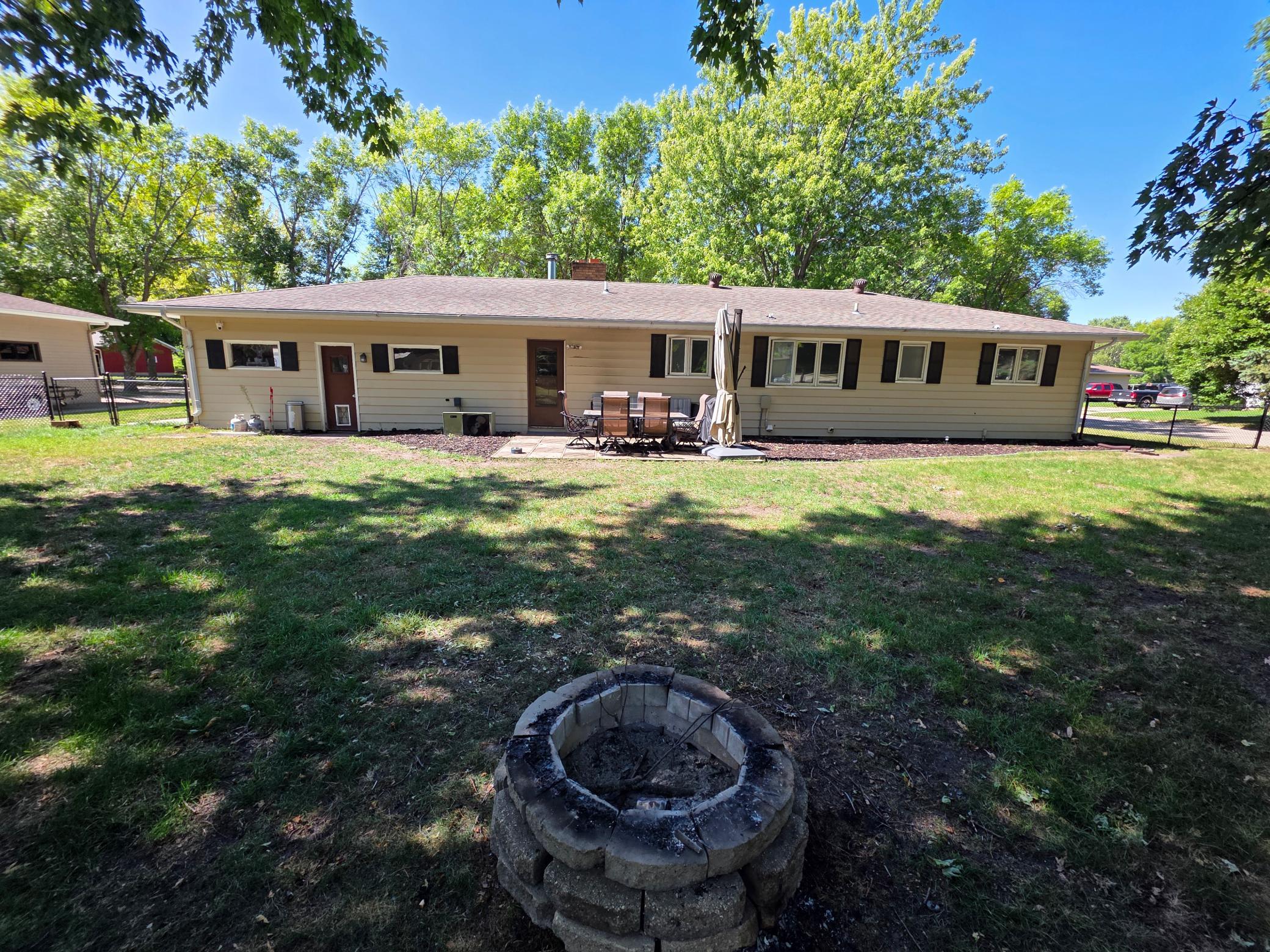 1971 single family home for sale at 302 10th Street SE in Barnesville, MN — 3 bed, 2 bath (photo 3 of 35)