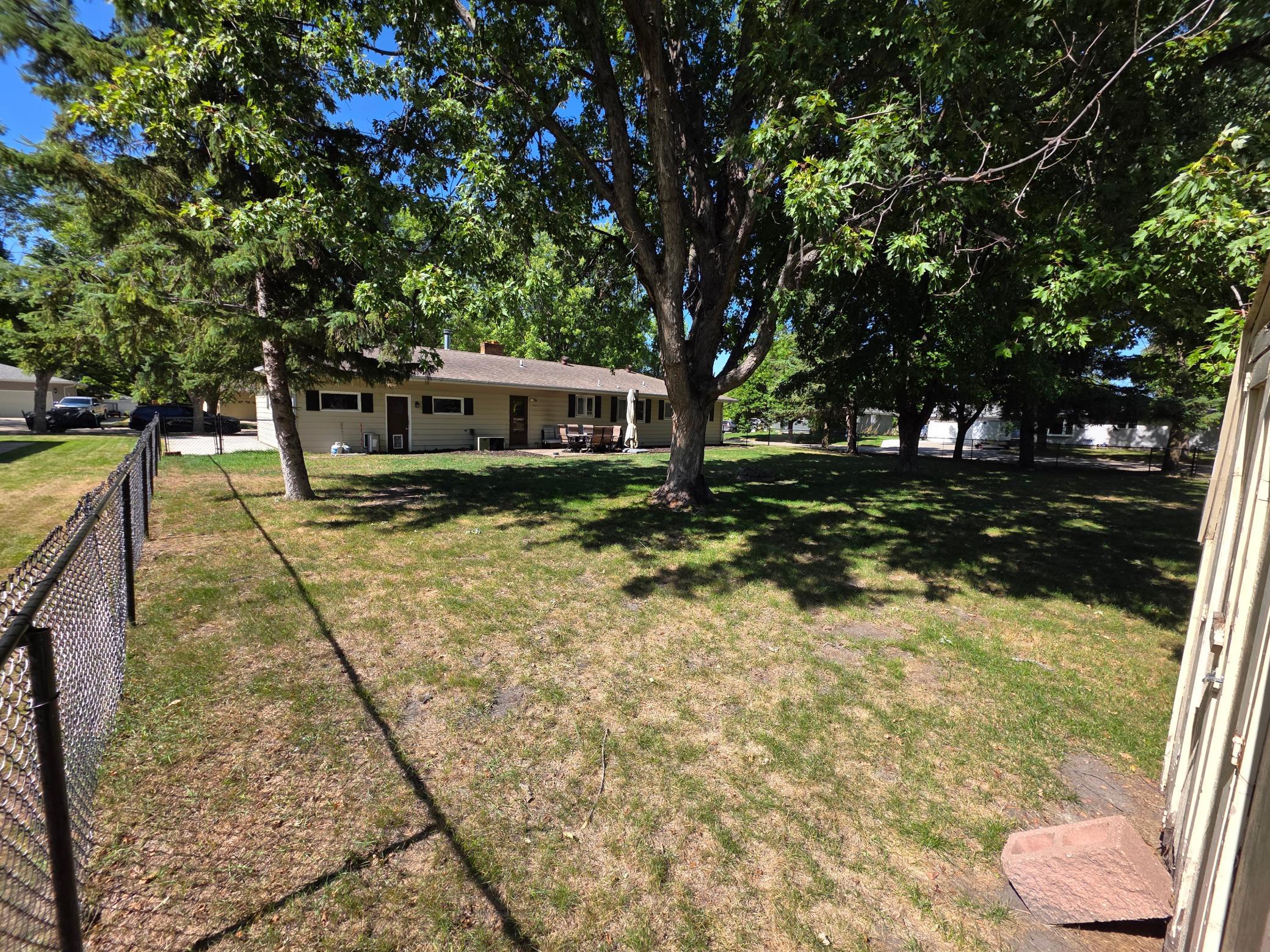 1971 single family home for sale at 302 10th Street SE in Barnesville, MN — 3 bed, 2 bath (photo 4 of 35)